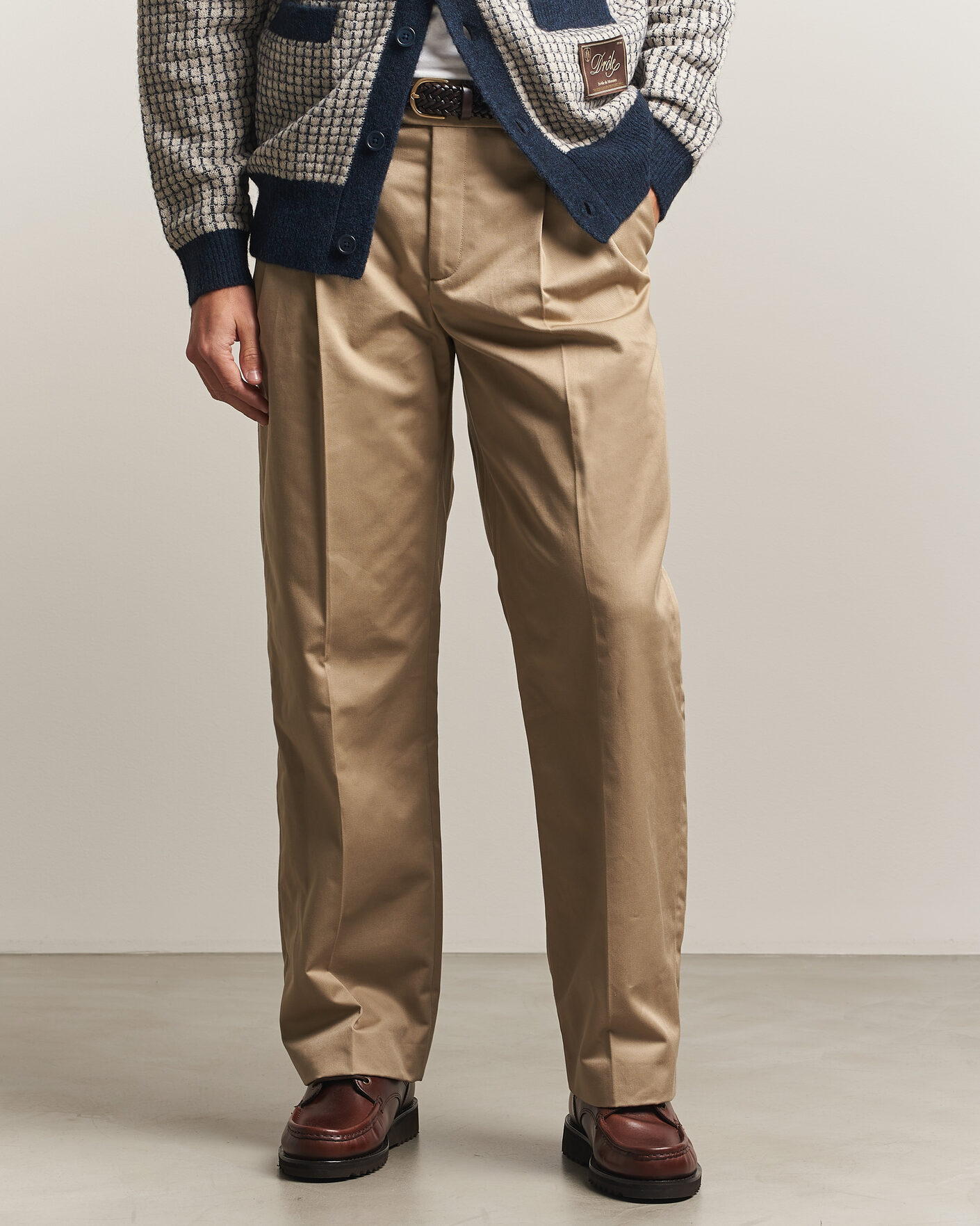 Hombres | Pantalones | Drôle de Monsieur | Gabardine Pleated Trousers Beige