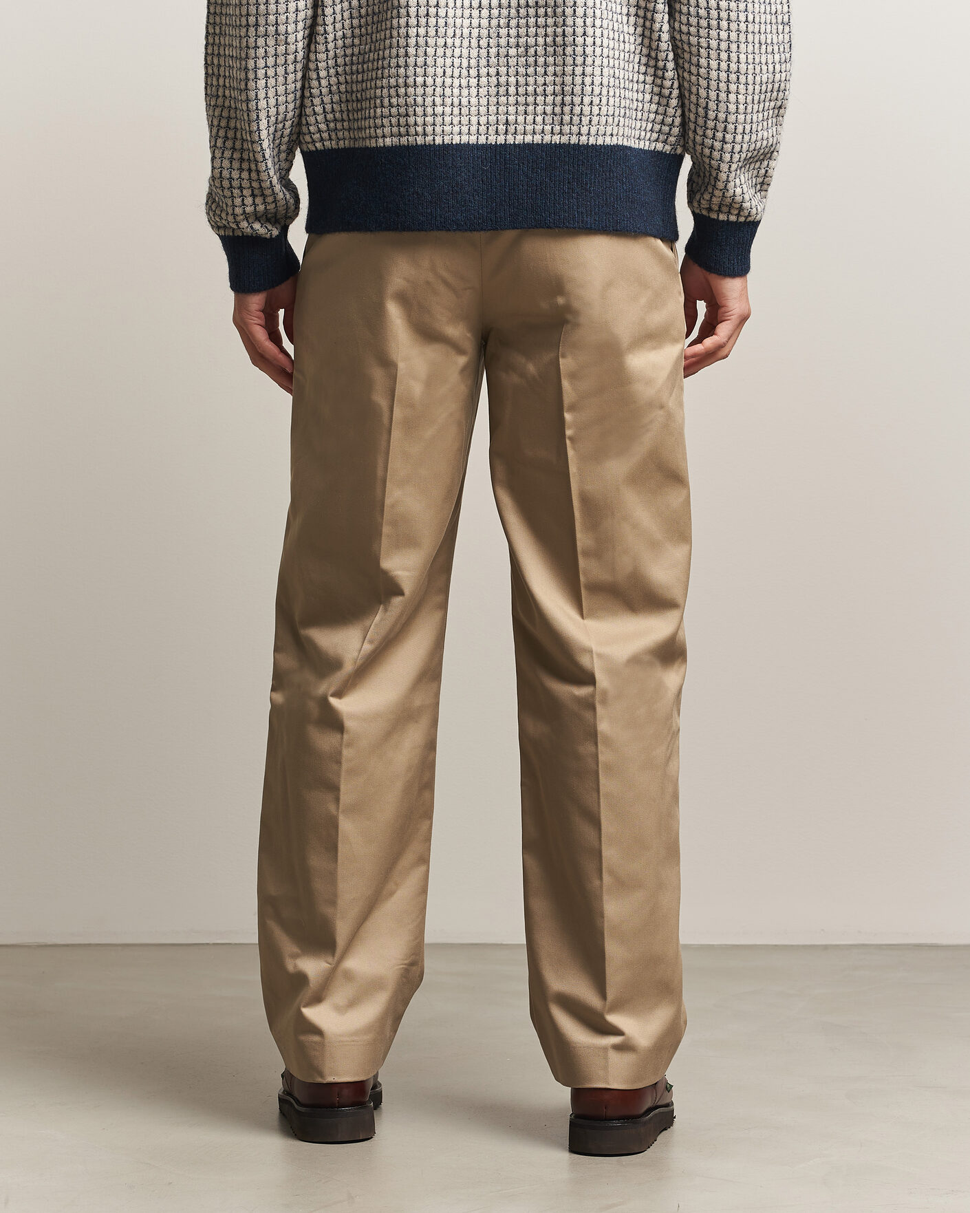 Hombres | Pantalones | Drôle de Monsieur | Gabardine Pleated Trousers Beige