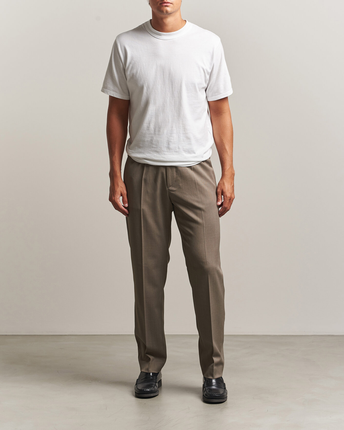 Hombres | Pantalones | Filippa K | Theo Relaxed Wool Trousers Stone Taupe