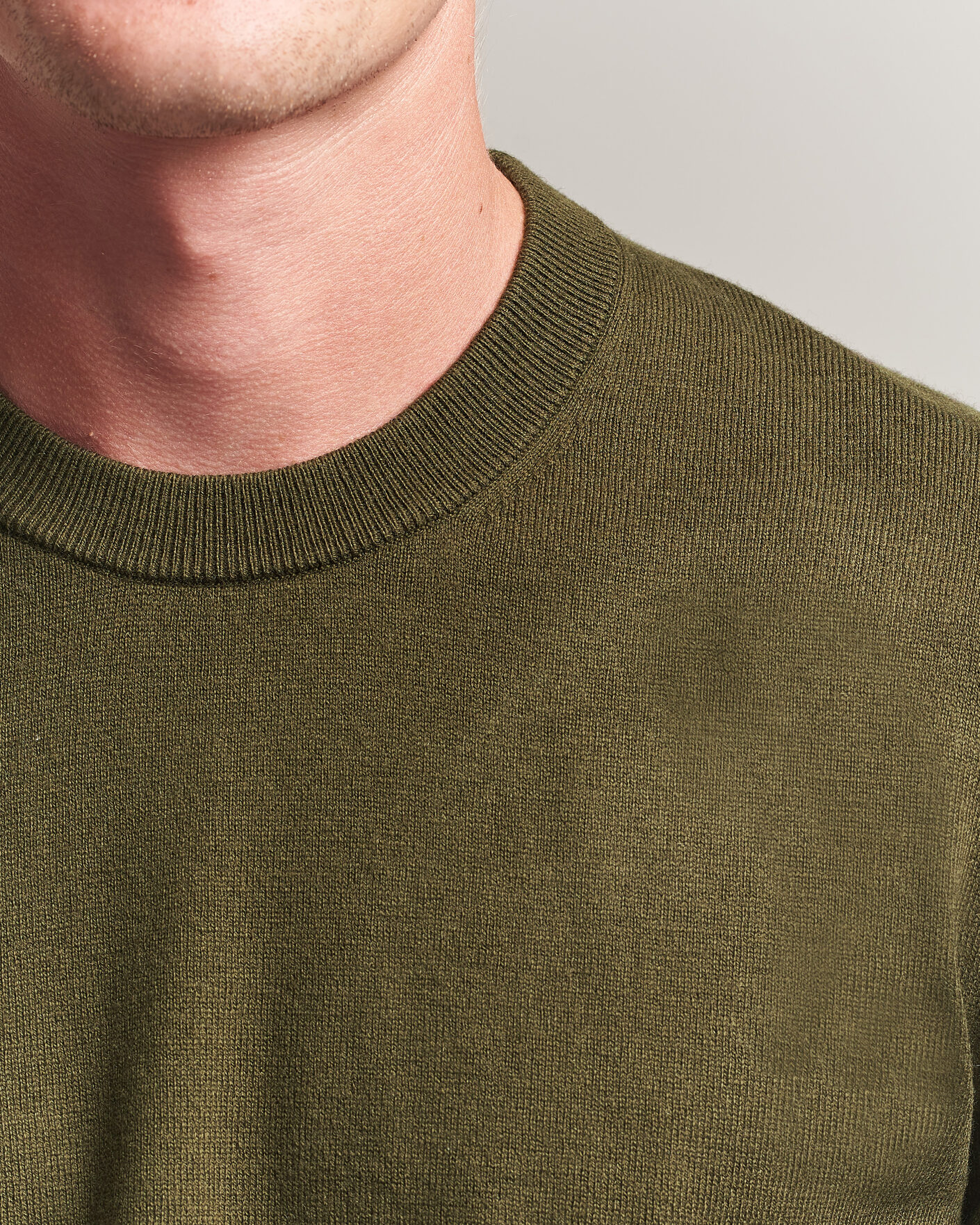 Hombres | Jerséis y prendas de punto | Filippa K | Cotton Merino Knitted Sweater Dark Moss Green