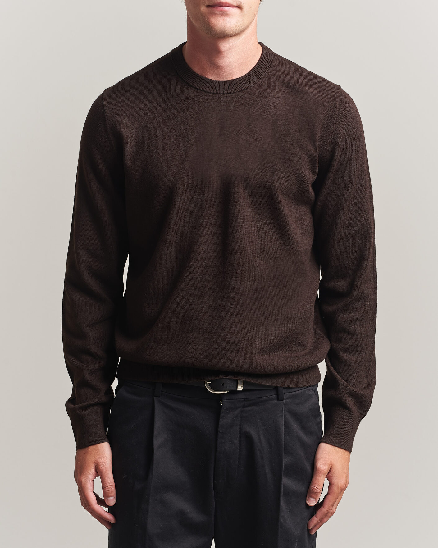 Hombres | Jerséis y prendas de punto | Filippa K | Cotton Merino Knitted Sweater Dark Chocolate