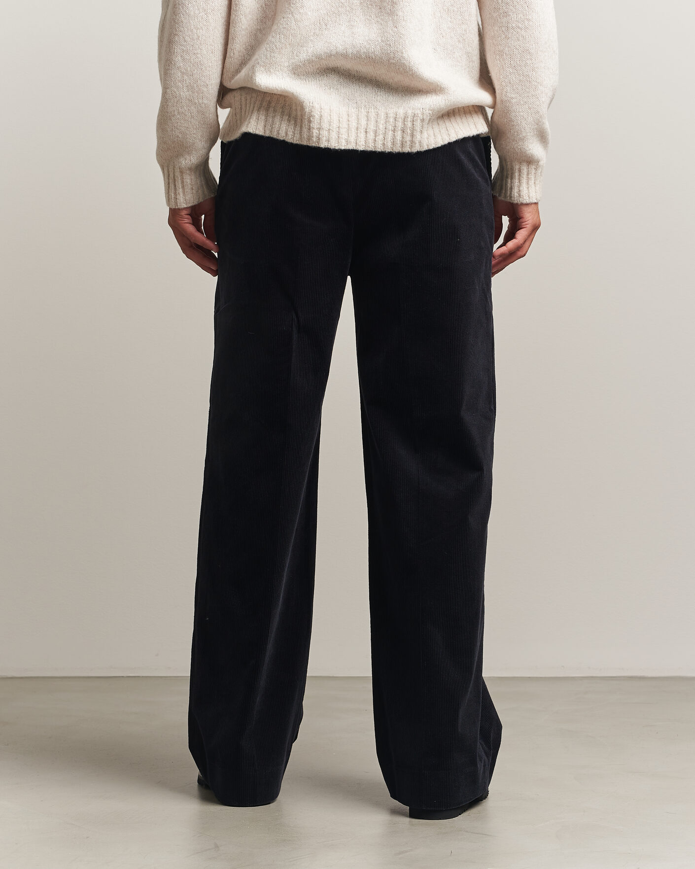 Hombres | Pantalones | Filippa K | Hector Corduroy Trousers Dark Navy