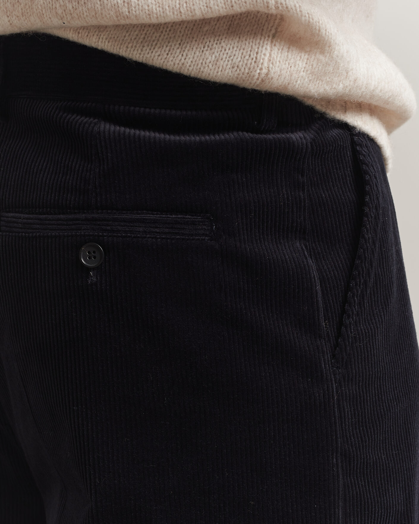 Hombres | Pantalones | Filippa K | Hector Corduroy Trousers Dark Navy