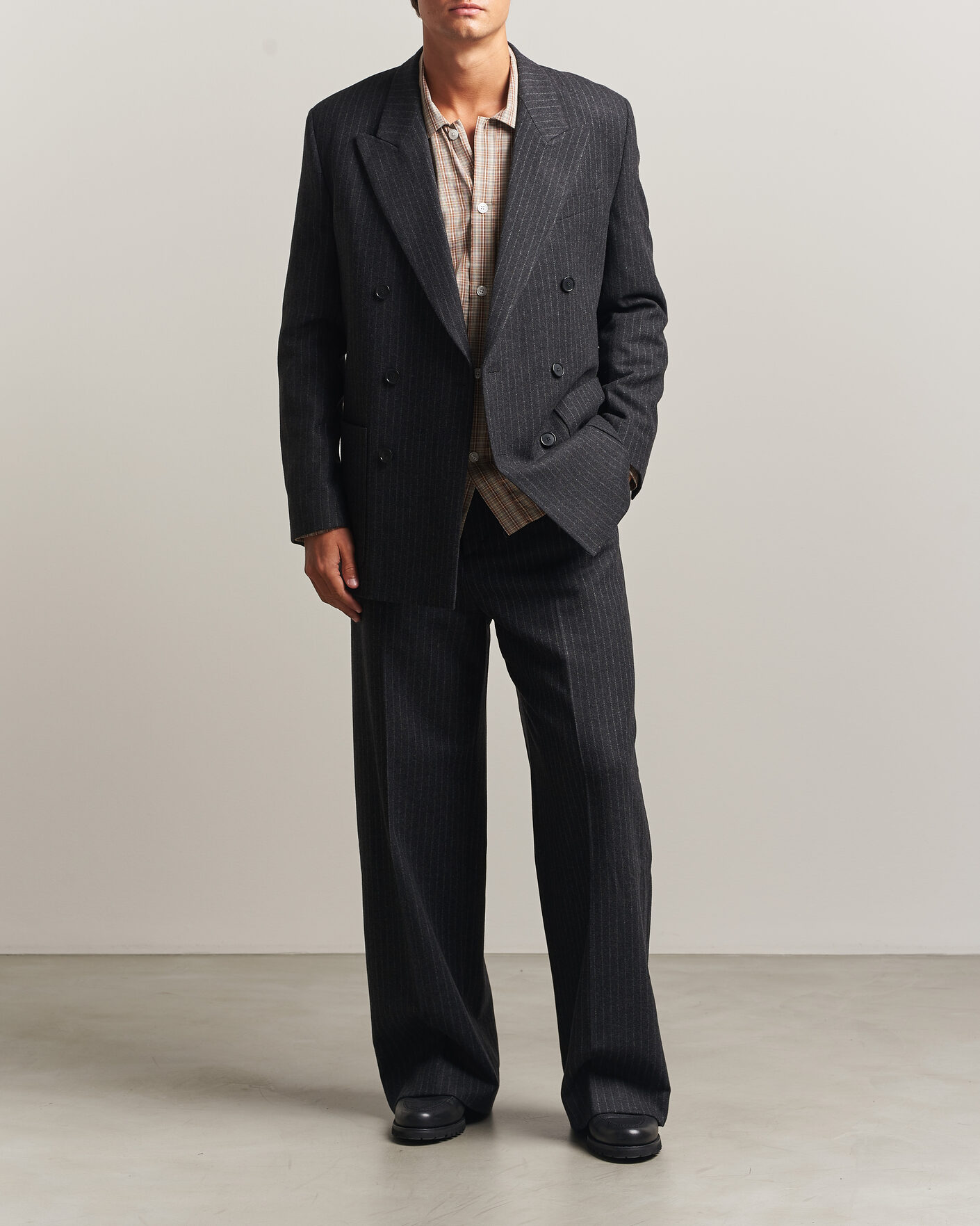 Hombres | Pantalones | Filippa K | Hector Wool Flannel Pinstriped Trousers Anthracite