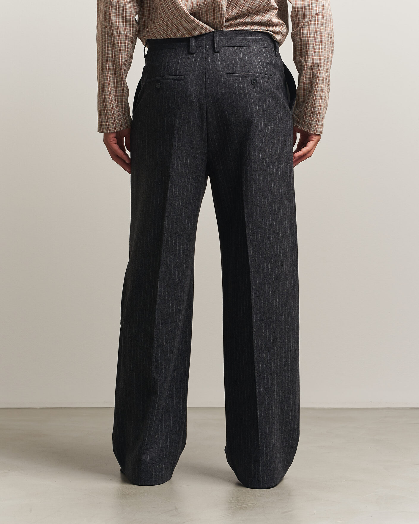 Hombres | Pantalones | Filippa K | Hector Wool Flannel Pinstriped Trousers Anthracite