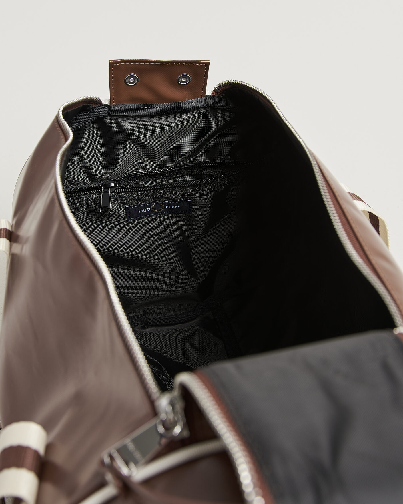 Hombres | Bolsos | Fred Perry | Classic Barrel Bag Tan