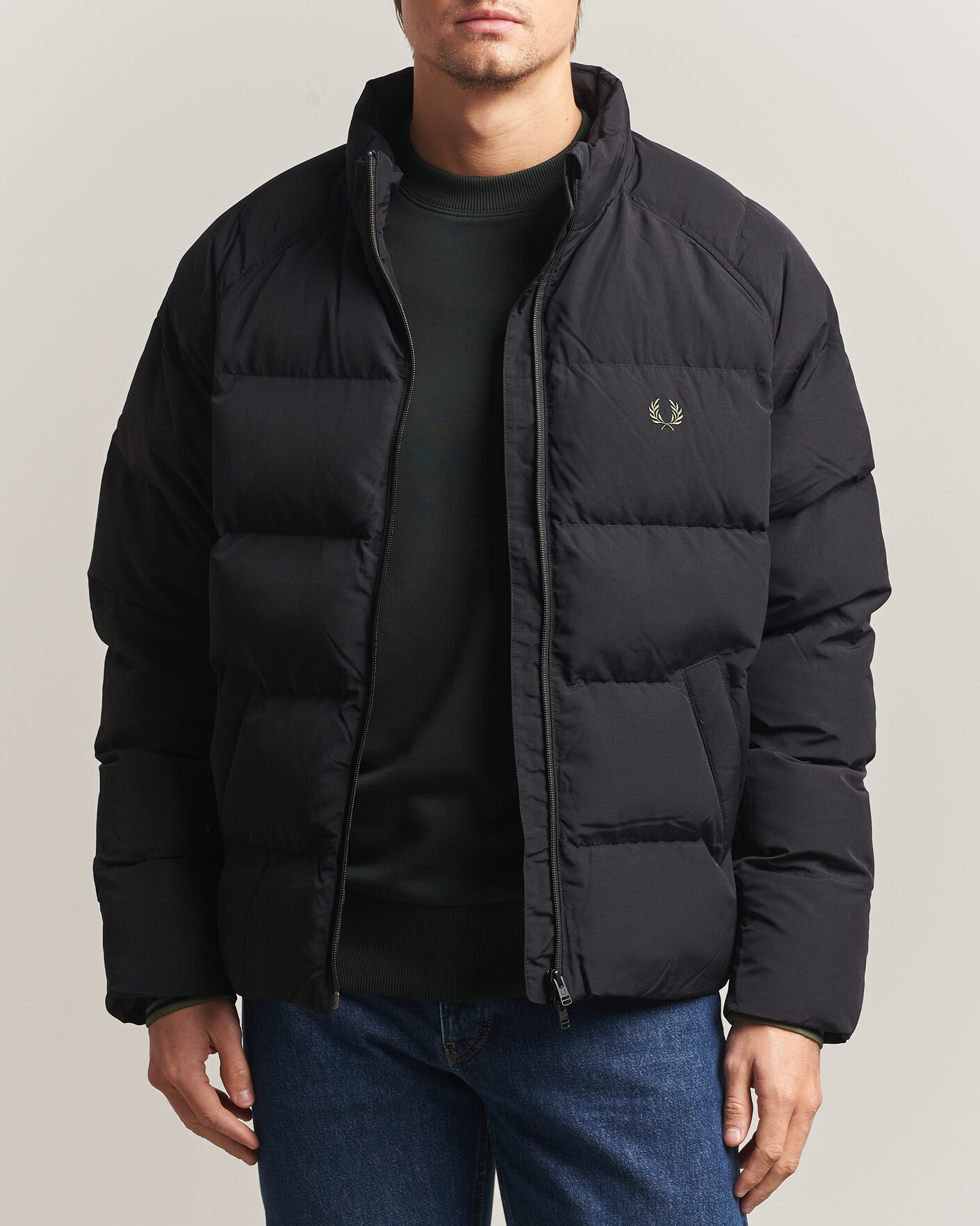 Hombres | Abrigos y chaquetas | Fred Perry | Raglan Sleeve Padded Jacket Black