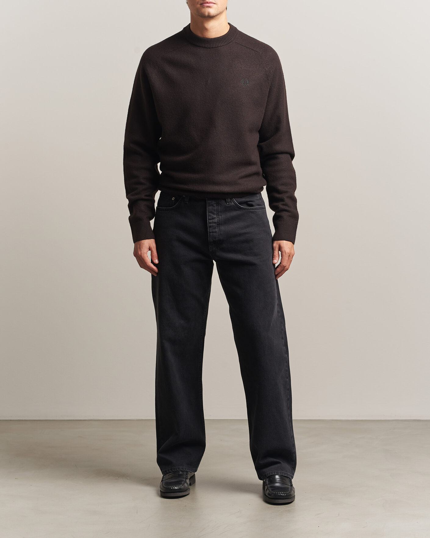 Hombres | Jerséis y prendas de punto | Fred Perry | Wool Saddle Sleeve Crew Neck Rich Brown