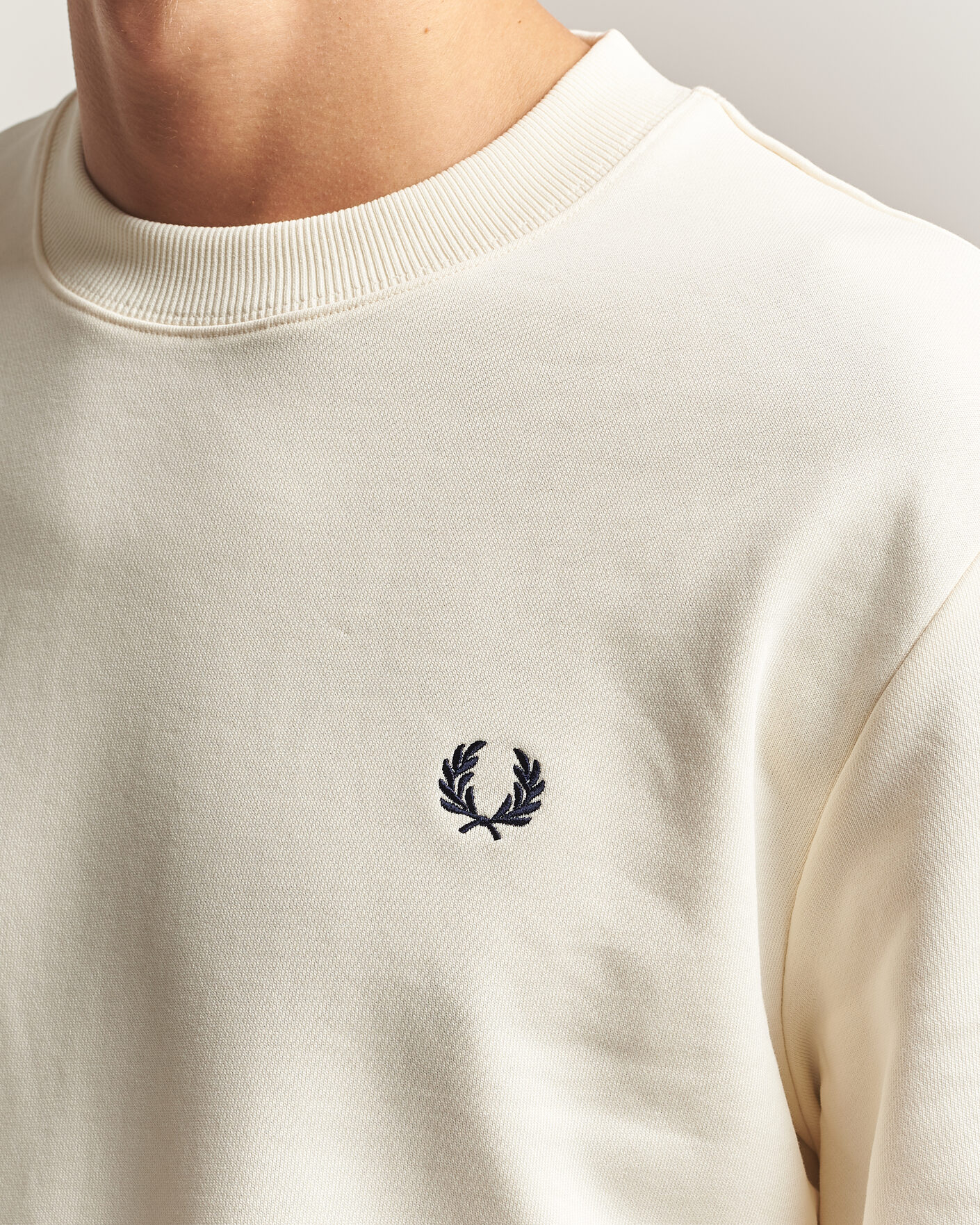 Hombres | Jerséis y prendas de punto | Fred Perry | Crew Neck Sweatshirt Ecru