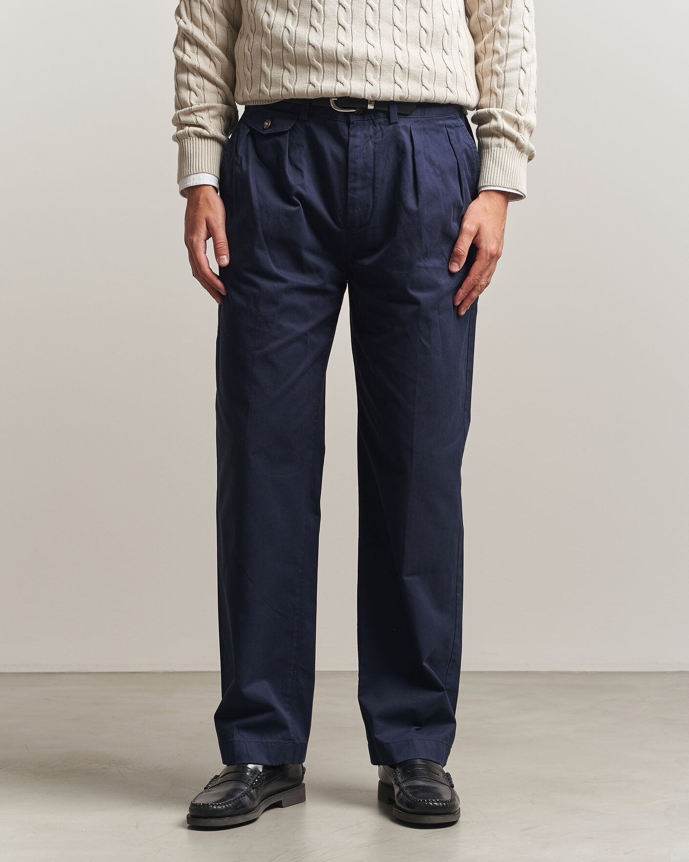 Hombres | Pantalones | Gant | Relaxed Fit Pleated Cotton Twill Pants Evening Blue