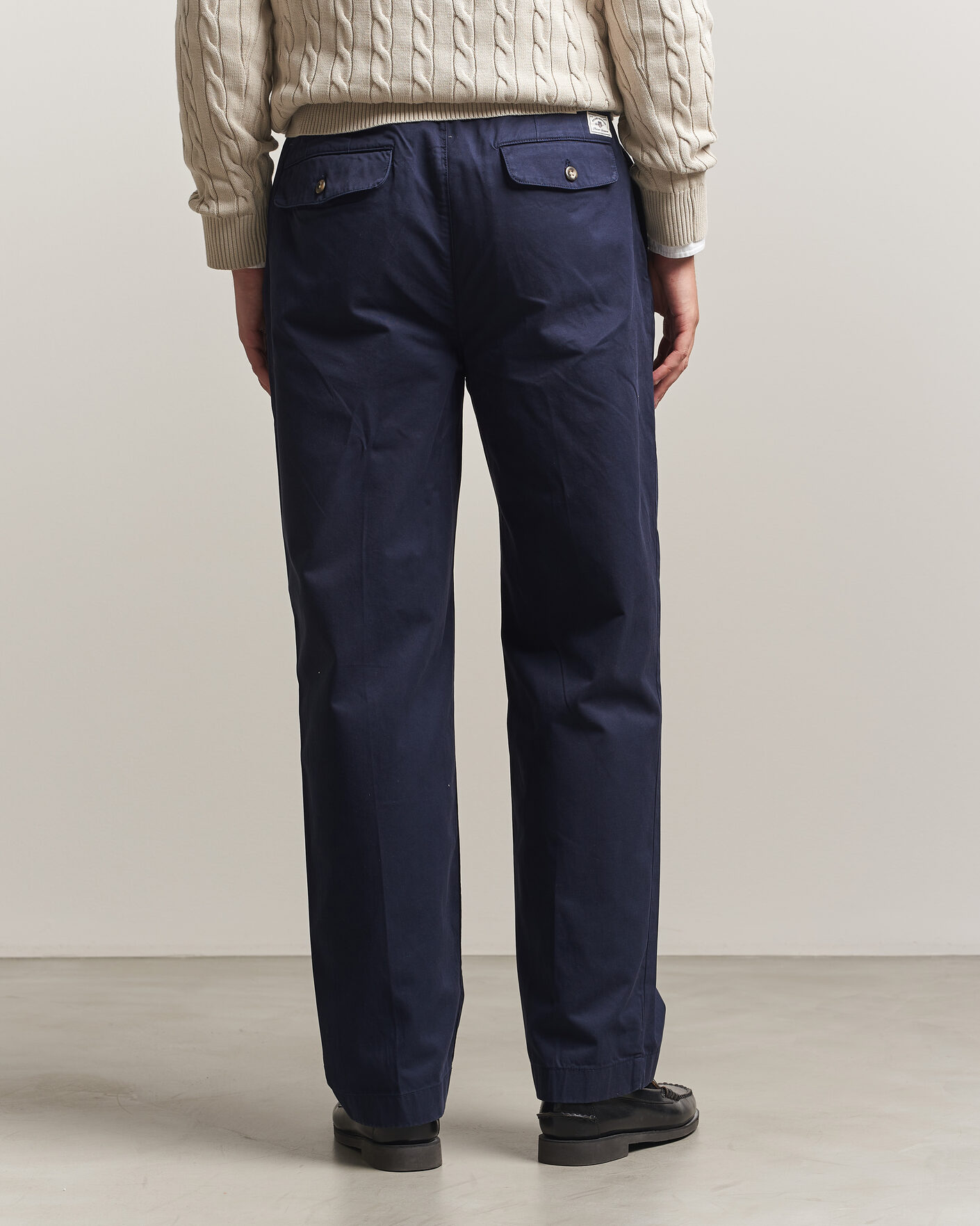 Hombres | Pantalones | Gant | Relaxed Fit Pleated Cotton Twill Pants Evening Blue