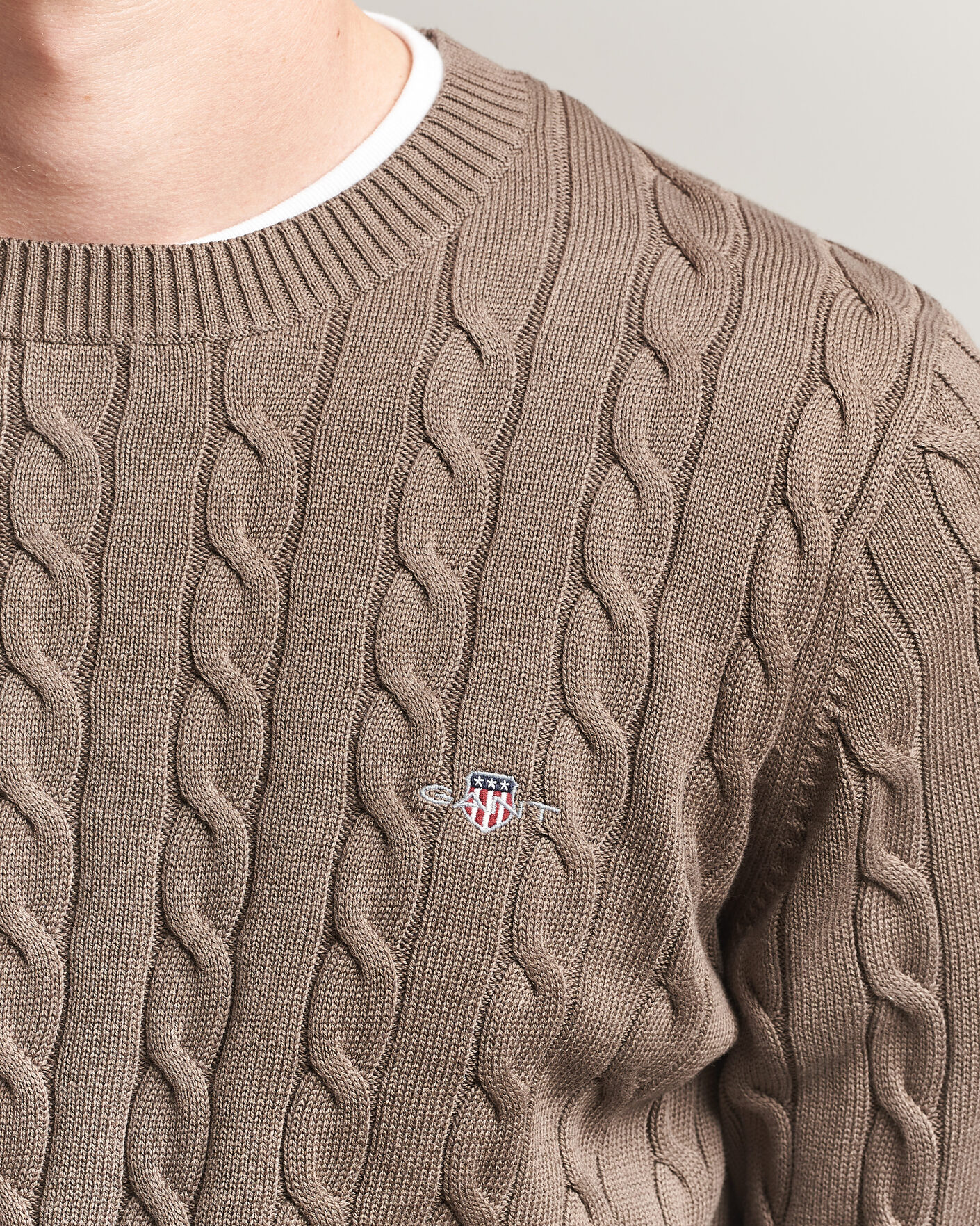 Hombres | Jerséis y prendas de punto | Gant | Cotton Cable Crew Neck Faded Taupe