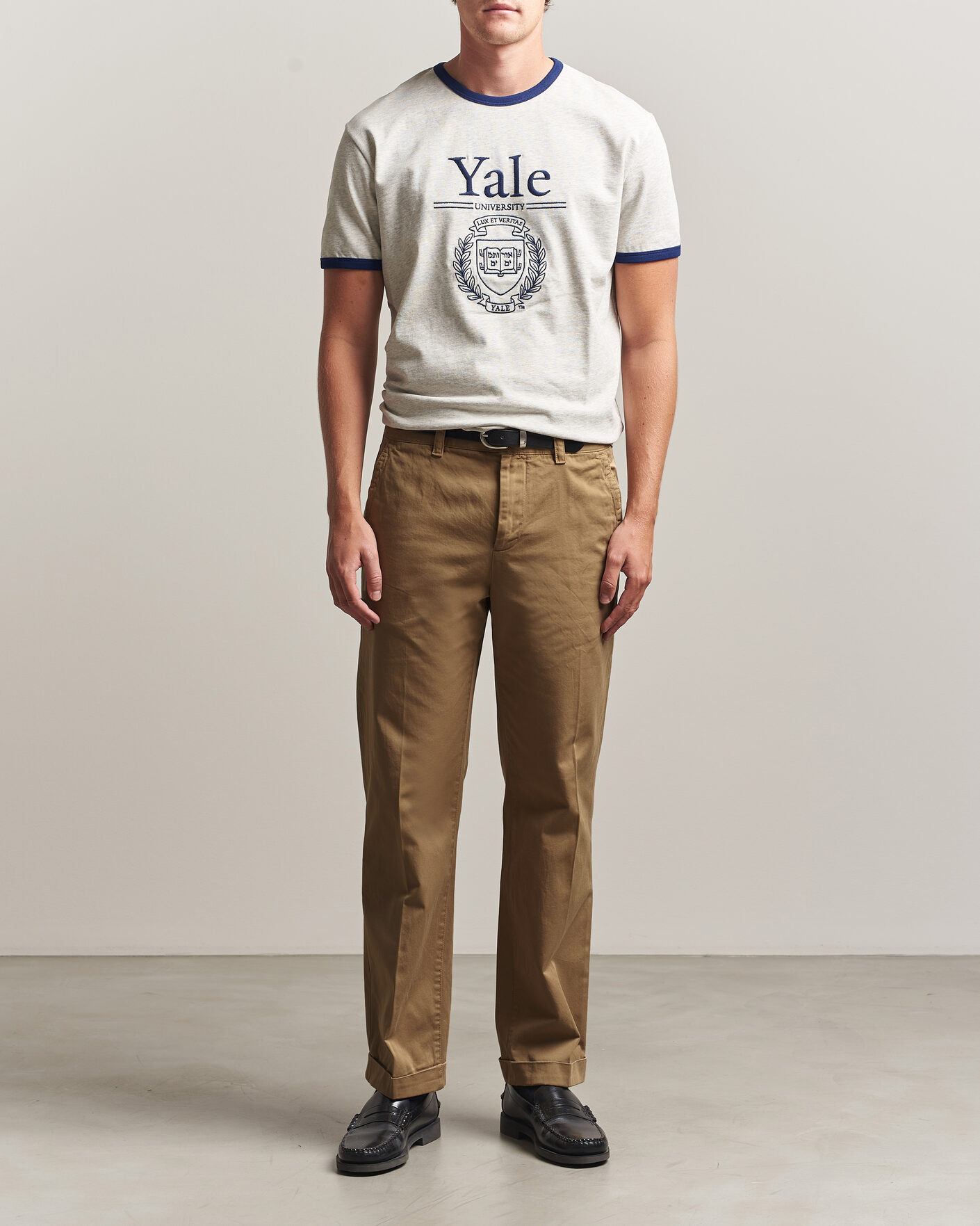 Hombres | Pantalones | Gant | YALE Cotton Twill Chinos Darkened Beige