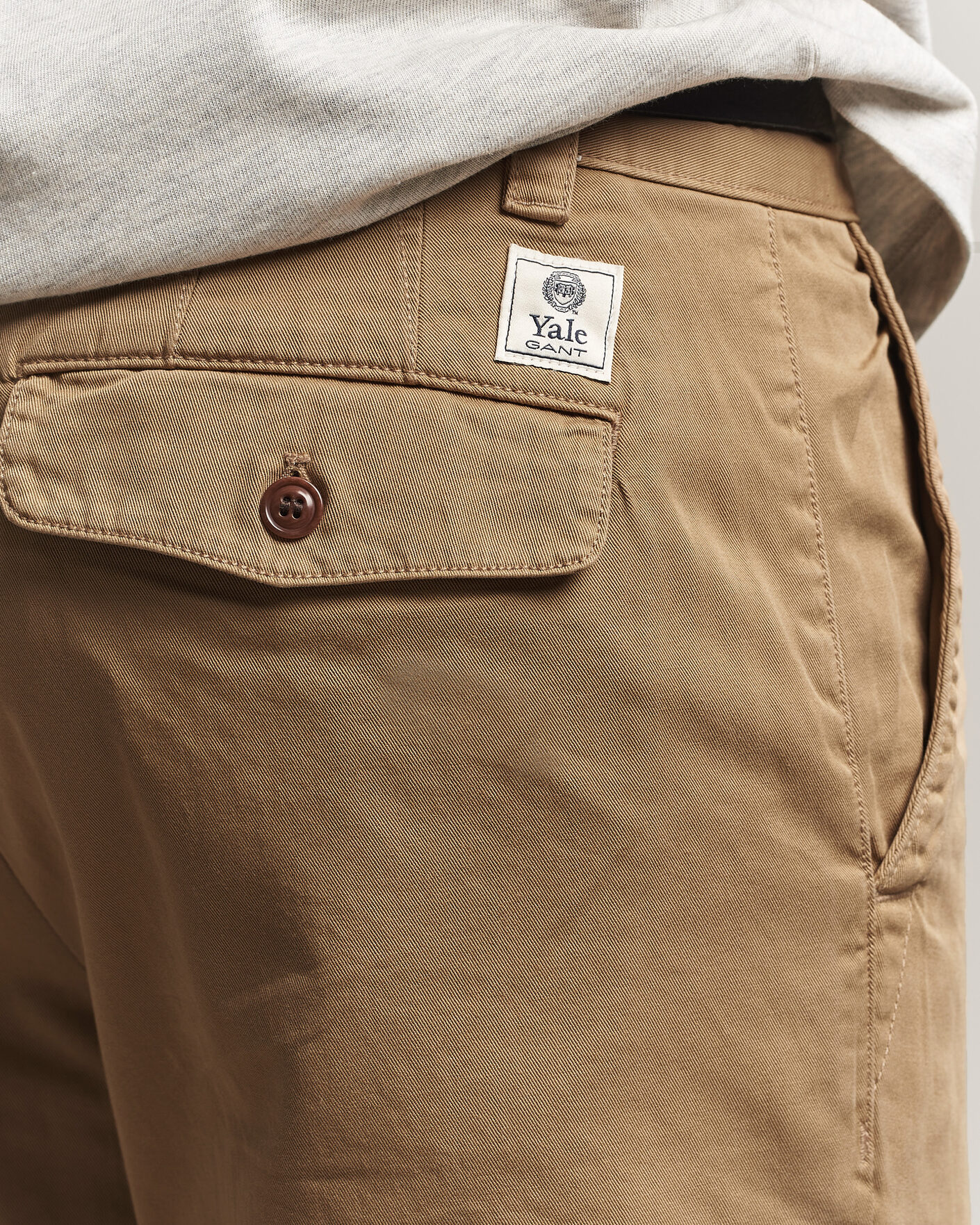 Hombres | Pantalones | Gant | YALE Cotton Twill Chinos Darkened Beige