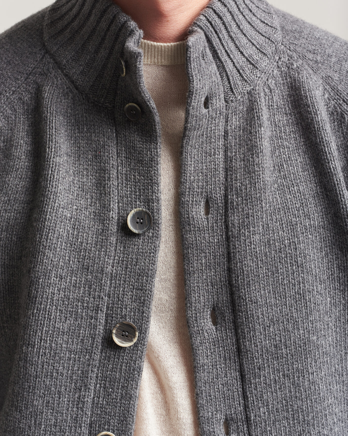 Hombres | Jerséis y prendas de punto | Altea | Raglan Sleeve Buttoned Cardigan Grey Melange