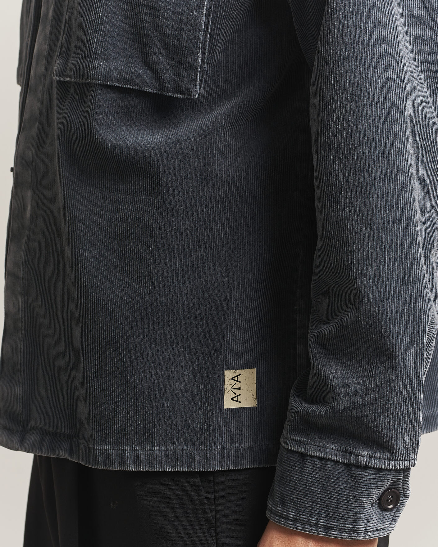 Hombres | Camisas | Aspesi | Double Pocket Corduroy Overshirt Washed Black