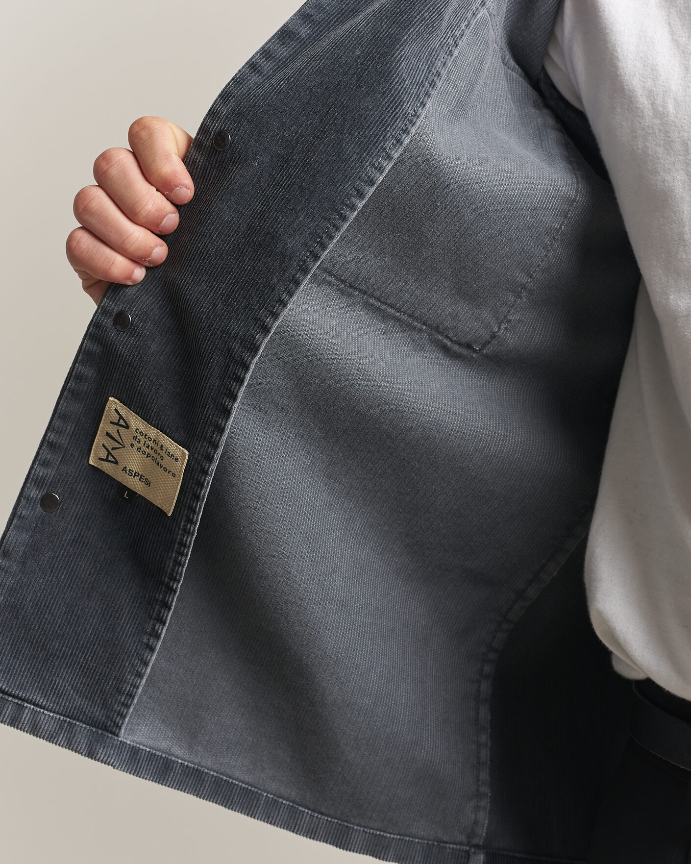 Hombres | Camisas | Aspesi | Double Pocket Corduroy Overshirt Washed Black