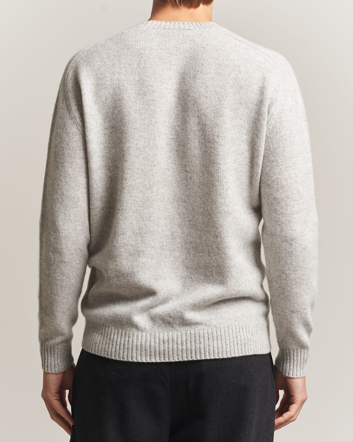 Hombres | Jerséis y prendas de punto | Boglioli | Cloud Cashmere Crew Neck Light Grey