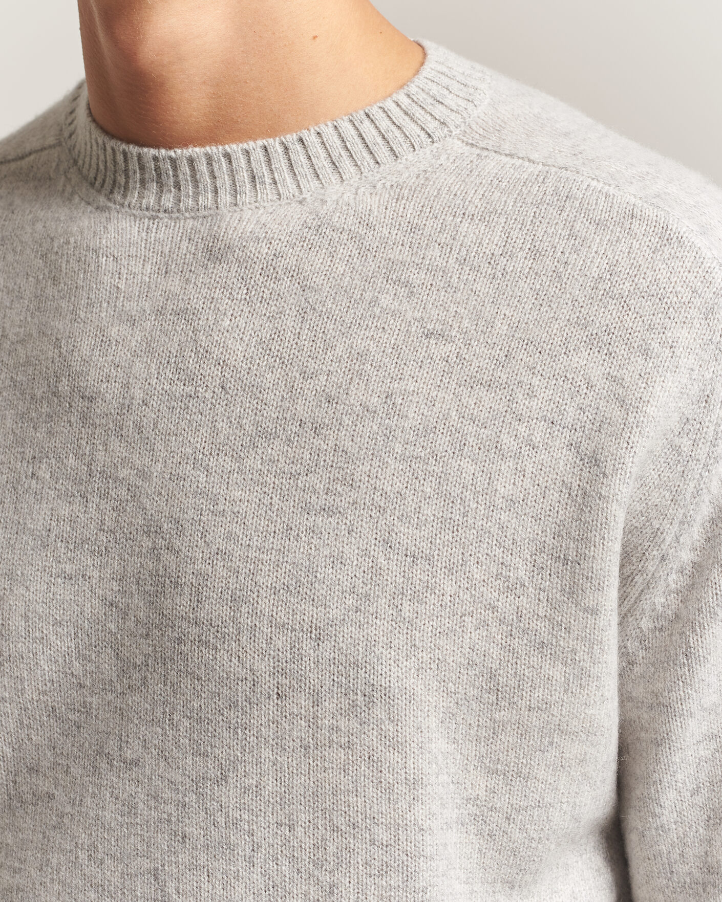 Hombres | Jerséis y prendas de punto | Boglioli | Cloud Cashmere Crew Neck Light Grey