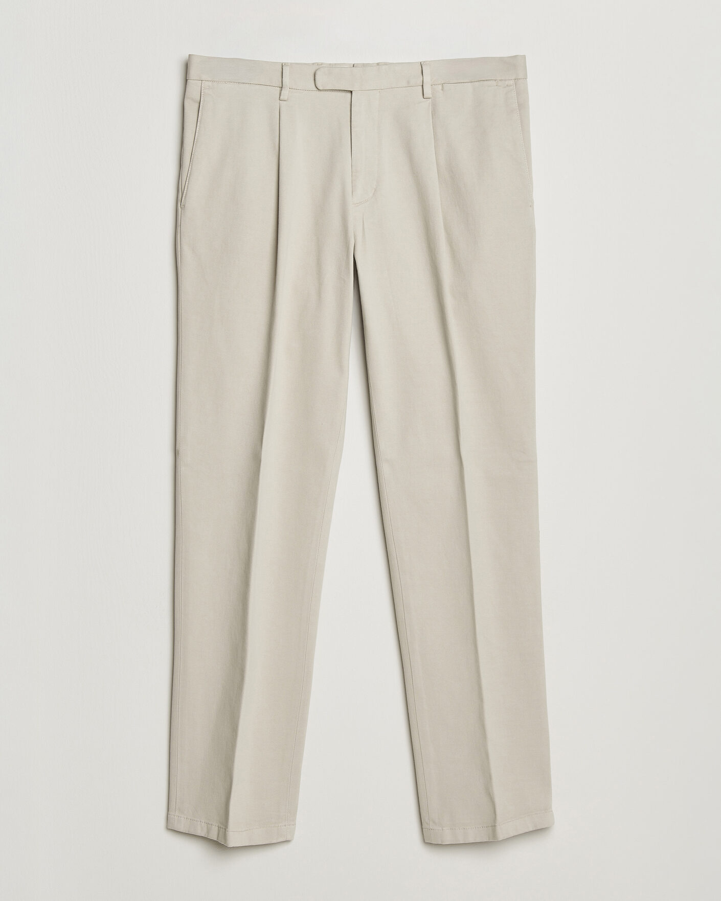 Hombres | Pantalones | Boglioli | Pleated Cotton Twill Chinos Light Beige