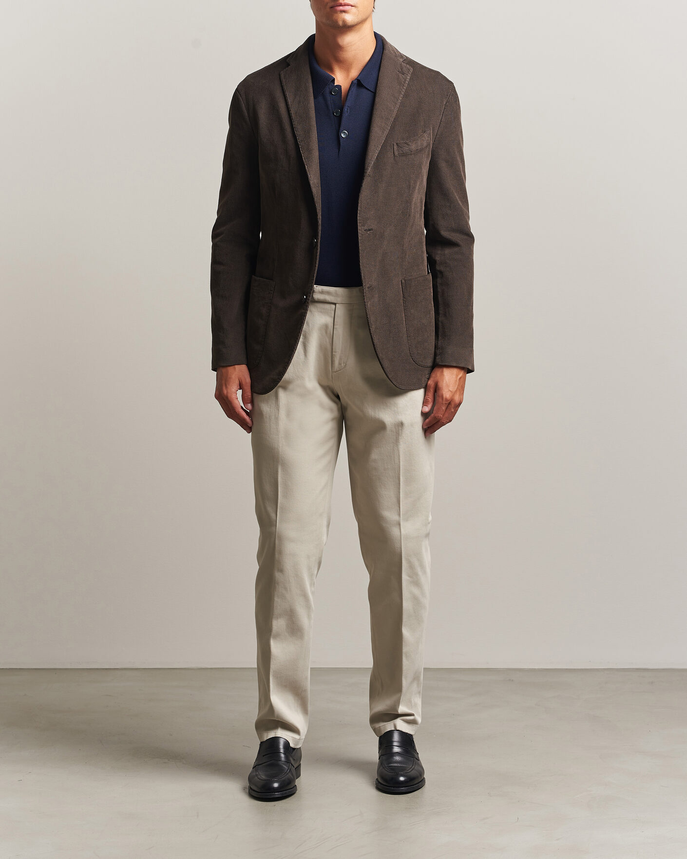 Hombres | Pantalones | Boglioli | Pleated Cotton Twill Chinos Light Beige