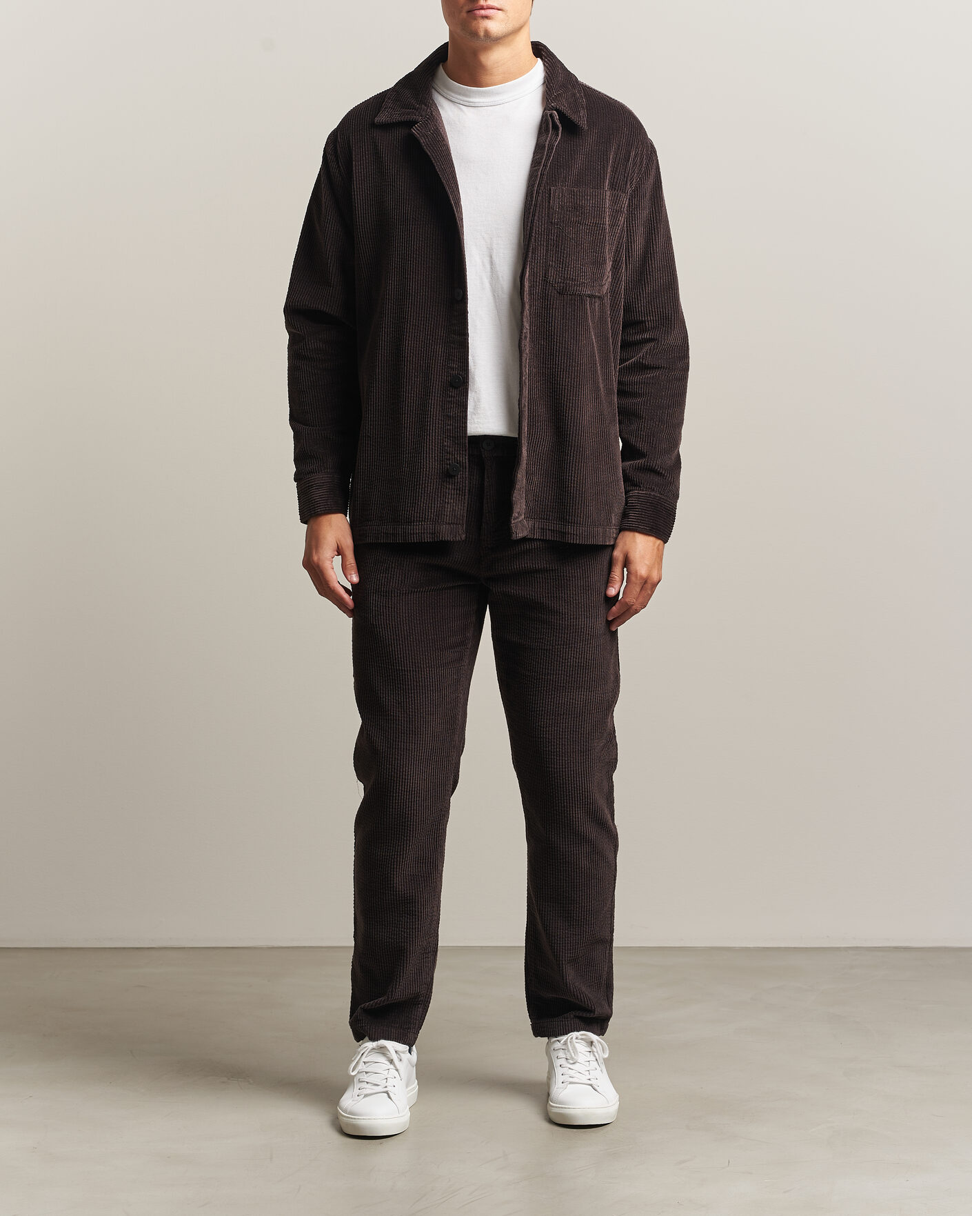 Hombres | Camisas | KnowledgeCotton Apparel | Cotton Corduroy Overshirt Chocolate