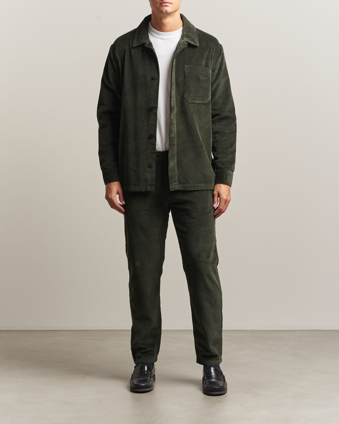 Hombres | Pantalones | KnowledgeCotton Apparel | Chuck Regular Cord Trousers Forest Night