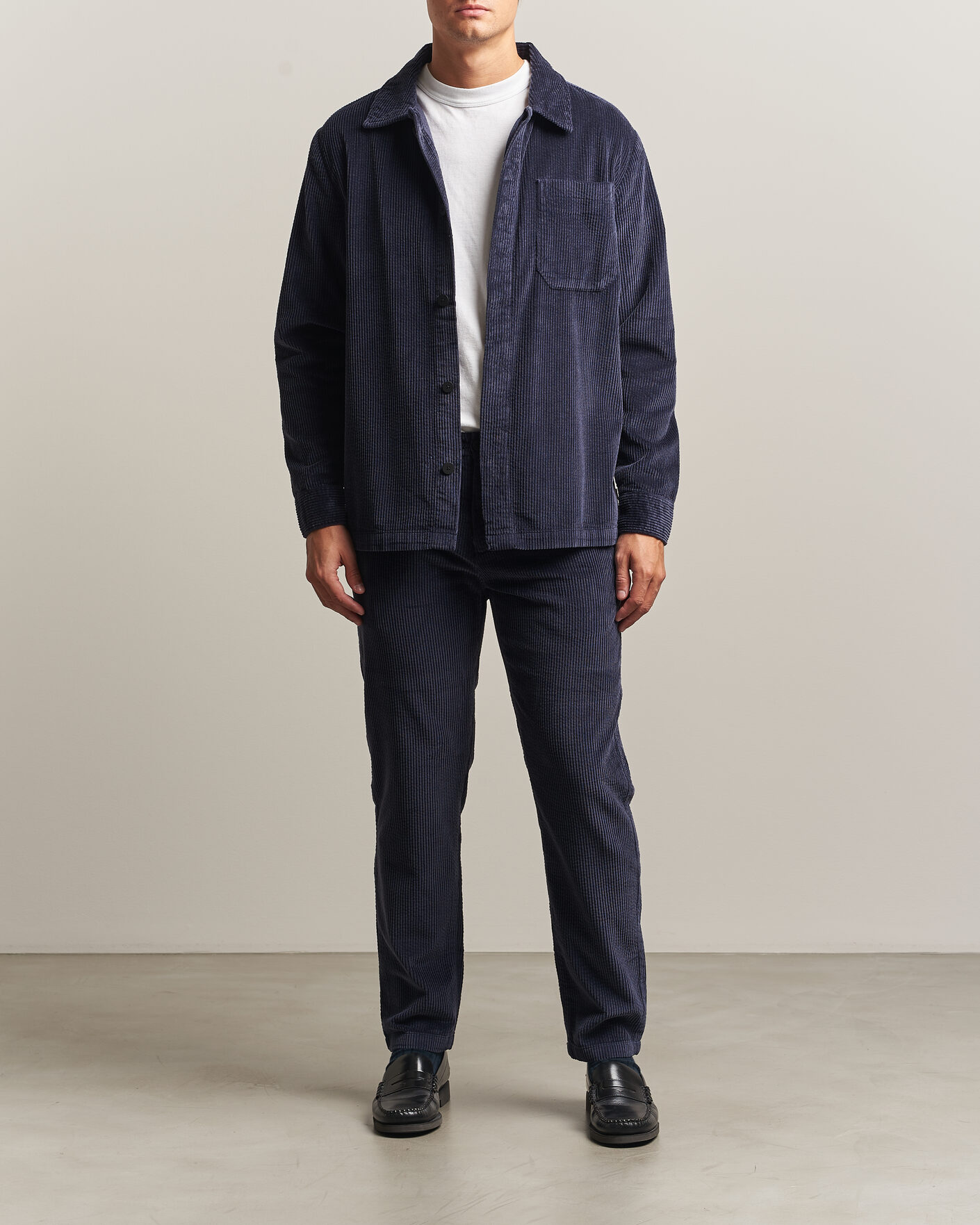 Hombres | Pantalones | KnowledgeCotton Apparel | Chuck Regular Cord Trousers Night Sky