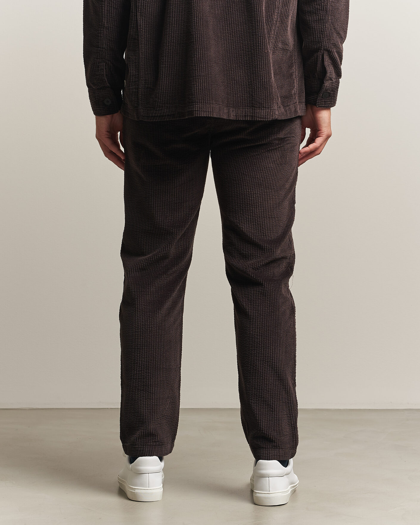 Hombres | Pantalones | KnowledgeCotton Apparel | Chuck Regular Cord Trousers Chocolate