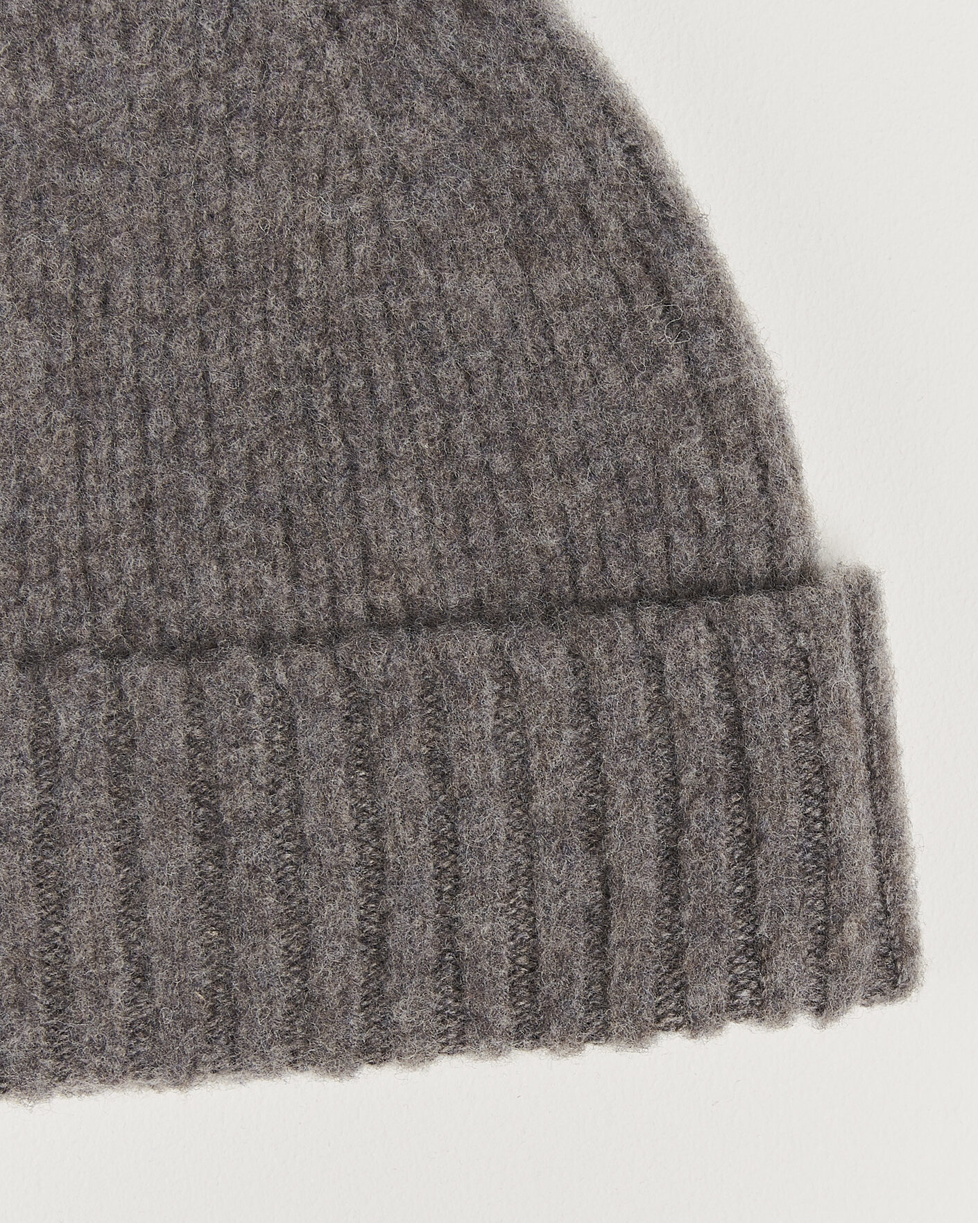 Hombres | Gorros | Robert Mackie | Rona Ribbed Shaggy Lambswool Beanie Light Brown