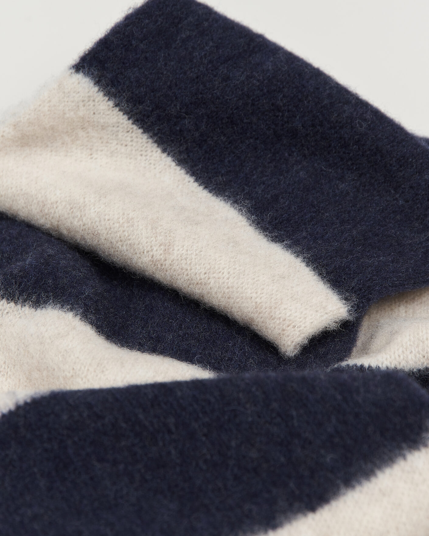 Hombres | Bufandas | Robert Mackie | Rona Ribbed Shaggy Lambswool Scarf White/Blue Mix