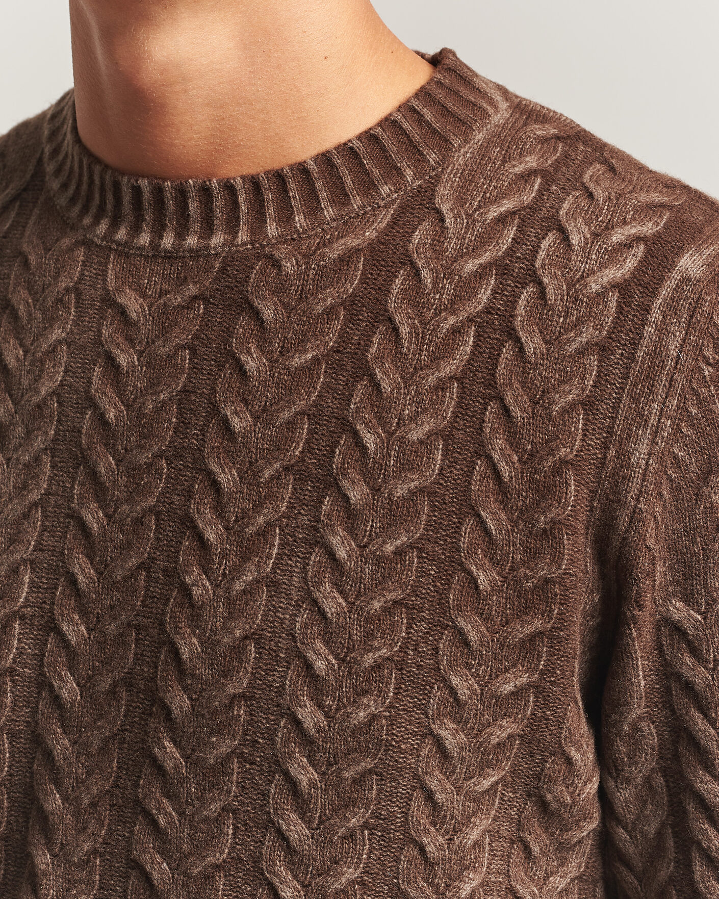 Hombres | Jerséis y prendas de punto | Morgano | Cable Knitted Brushed Dyed Wool Crew Brown