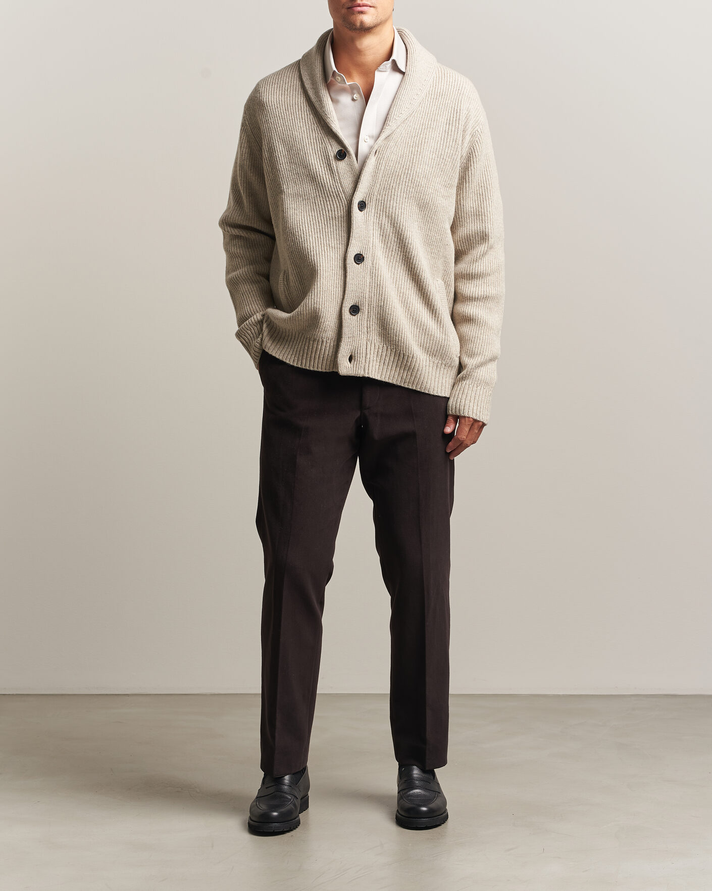 Hombres | Jerséis y prendas de punto | Charles Tyrwhitt | Chunky Merino Shawl Neck Cardigan Oat