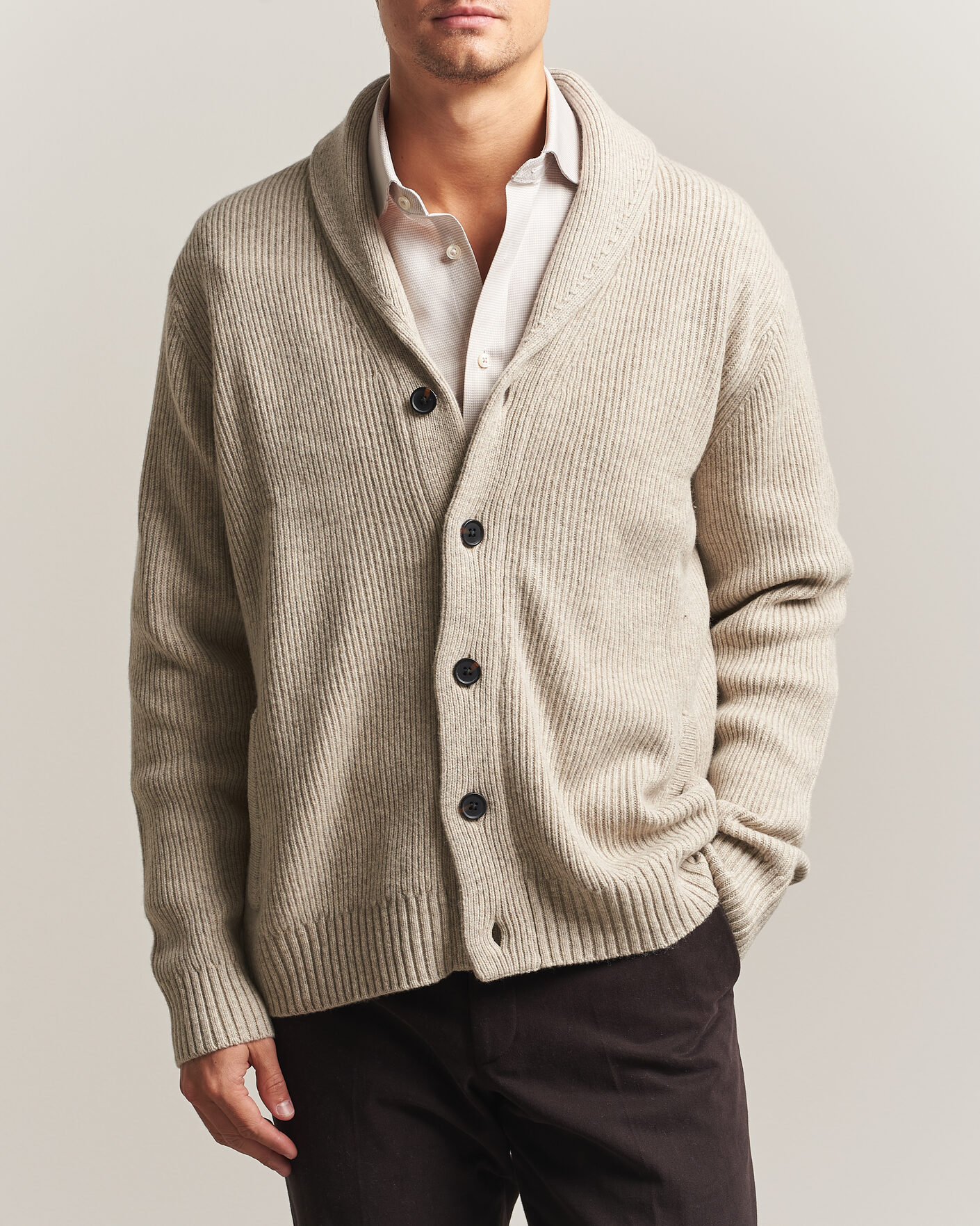Hombres | Jerséis y prendas de punto | Charles Tyrwhitt | Chunky Merino Shawl Neck Cardigan Oat