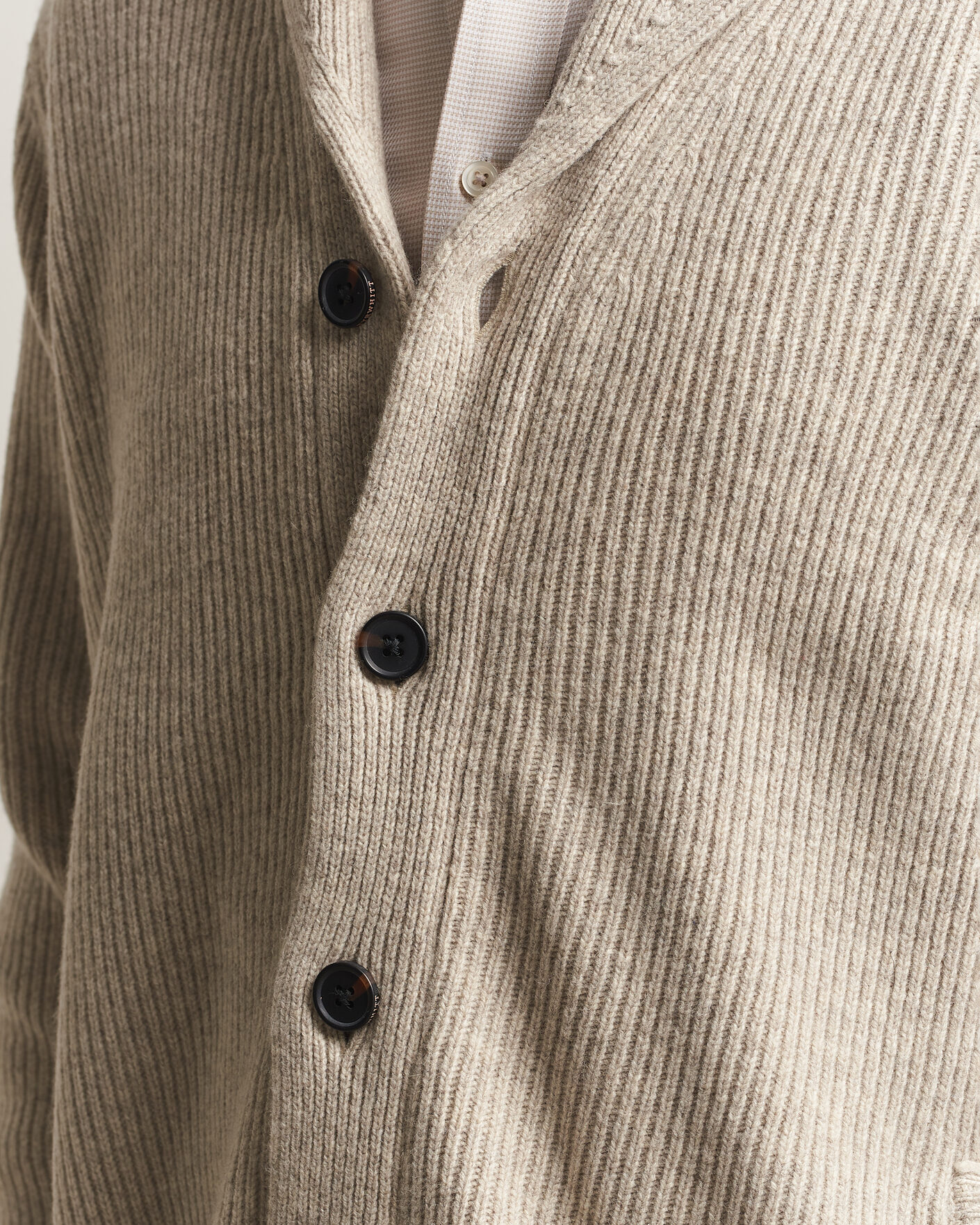 Hombres | Jerséis y prendas de punto | Charles Tyrwhitt | Chunky Merino Shawl Neck Cardigan Oat