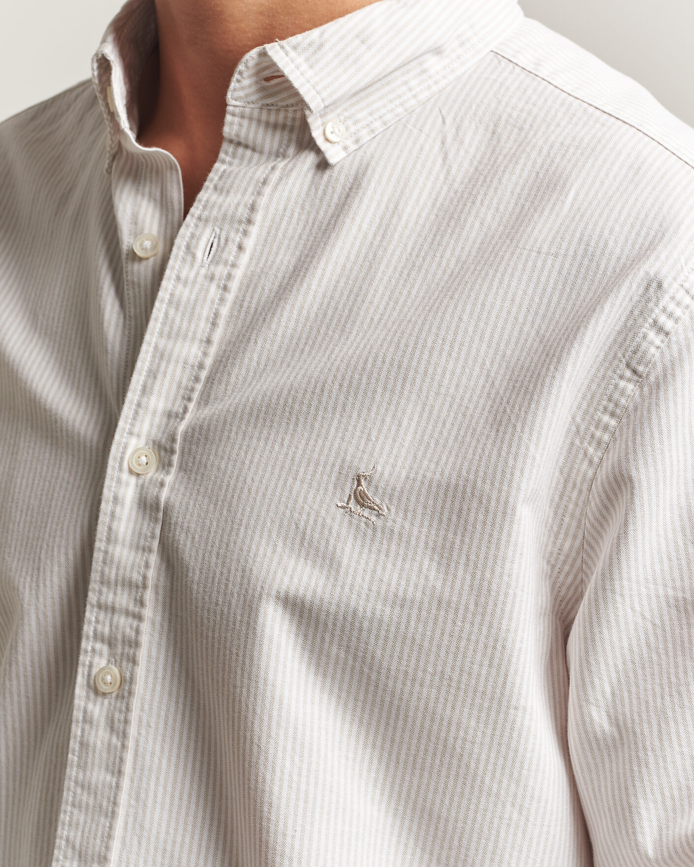 Hombres | Camisas | Charles Tyrwhitt | Button Down Stretch Oxford Shirt Stone