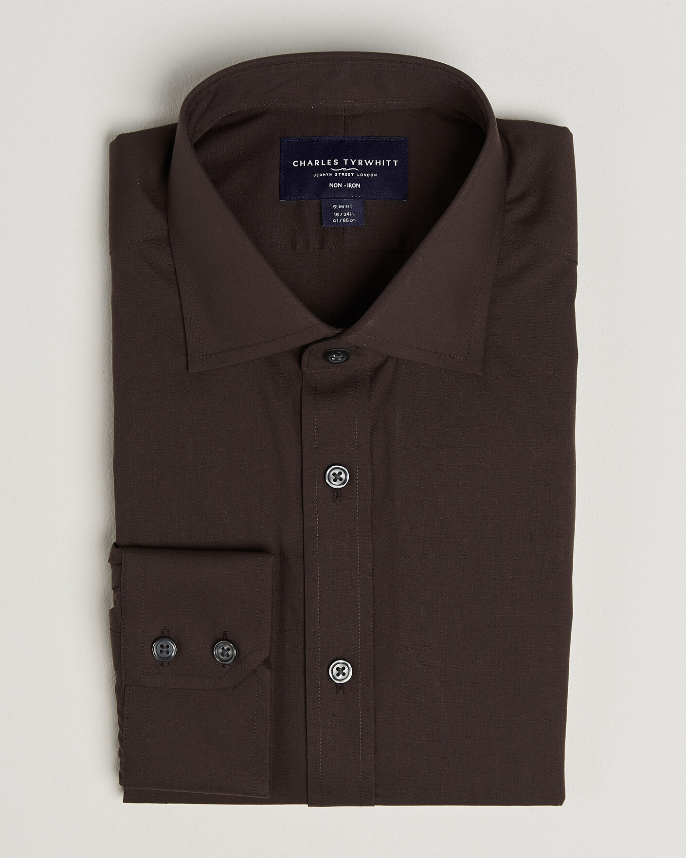 Hombres | Camisas | Charles Tyrwhitt | Slim Fit Non Iron Poplin Cut Away Shirt Chocolate