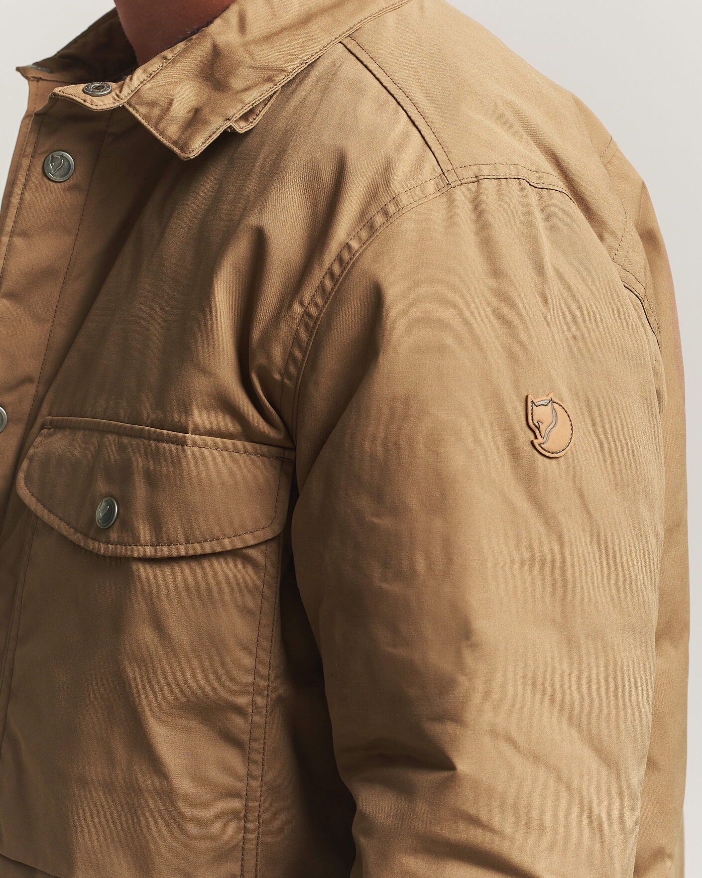 Hombres | Abrigos y chaquetas | Fjällräven | Övik Down Shirt Jacket Wood Brown