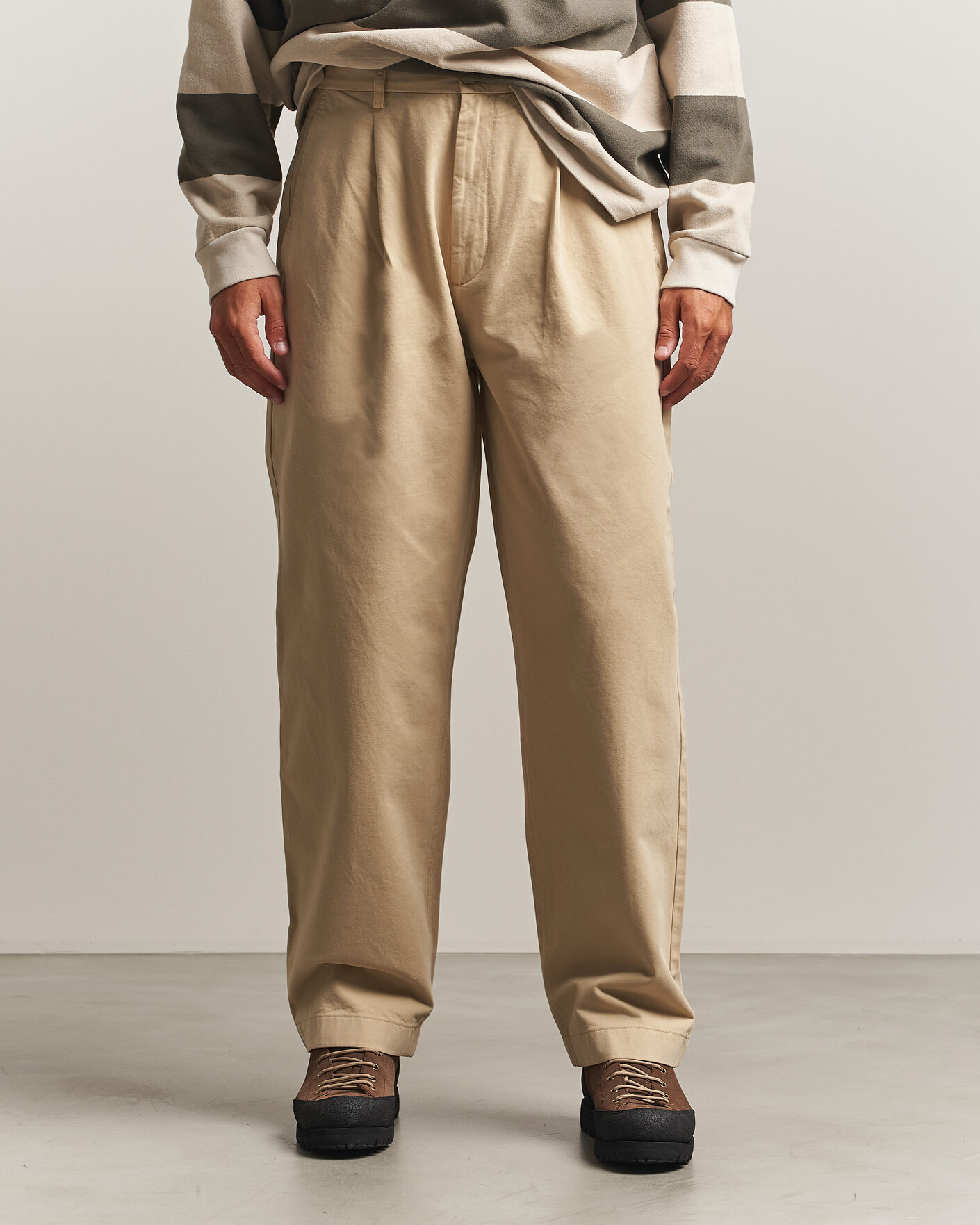 Hombres | Pantalones | Forét | Writer Relaxed Fit Pleated Pants Uniform Khaki