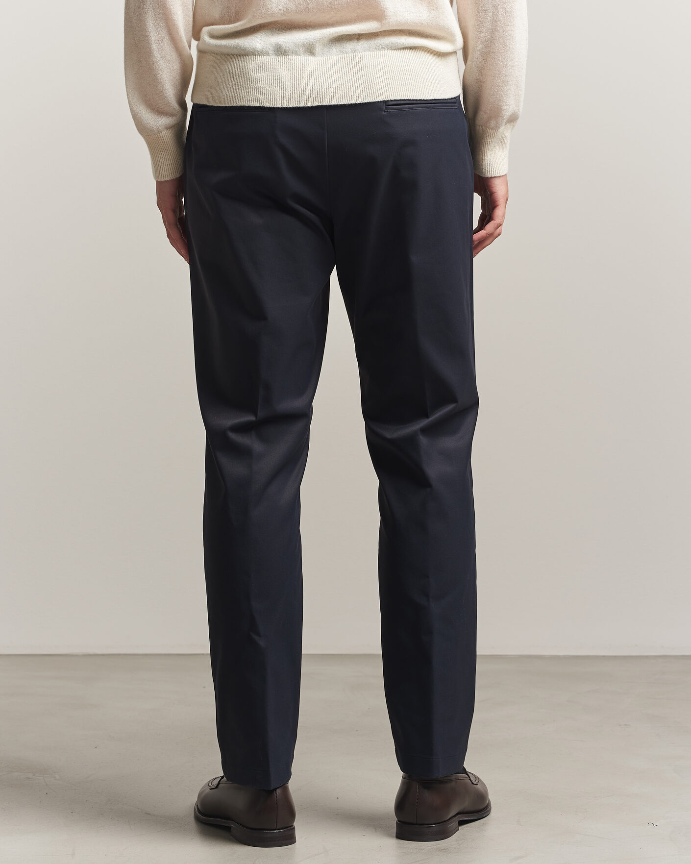 Hombres | Pantalones | Herno | Pleated Technical Cotton Trousers Navy
