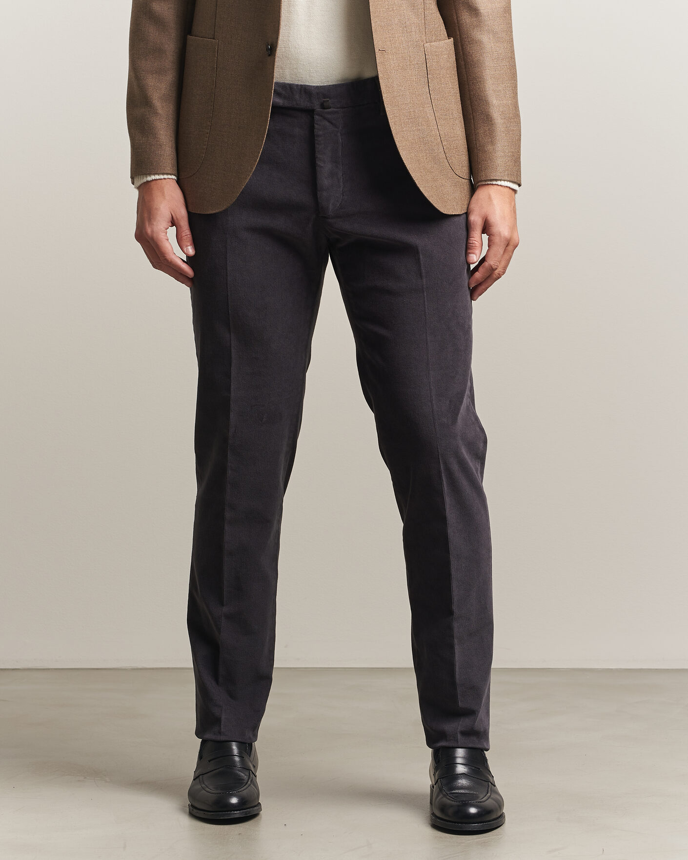 Hombres | Pantalones | Incotex | Slim Fit Baby Corduroy Trousers Dark Grey