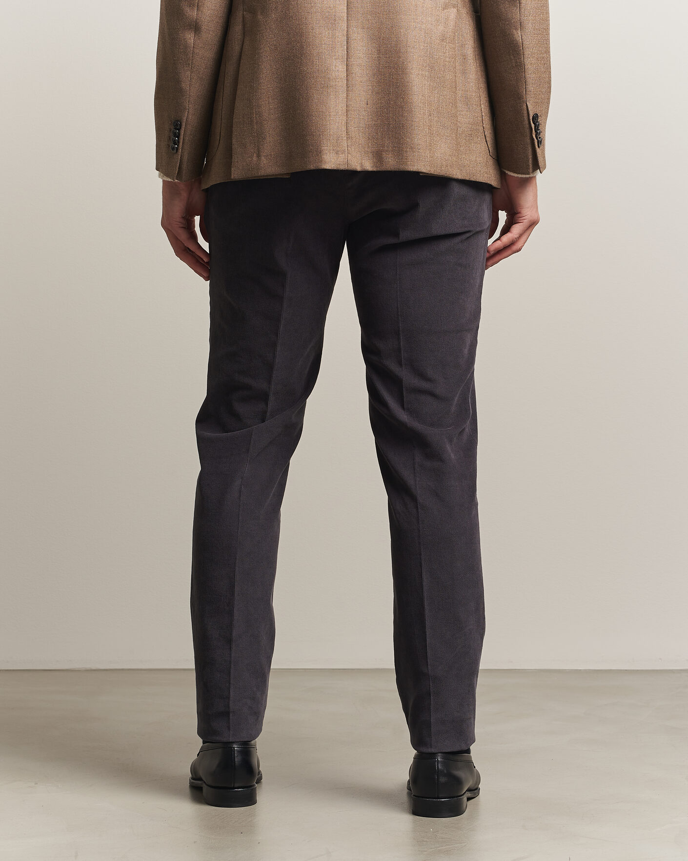 Hombres | Pantalones | Incotex | Slim Fit Baby Corduroy Trousers Dark Grey