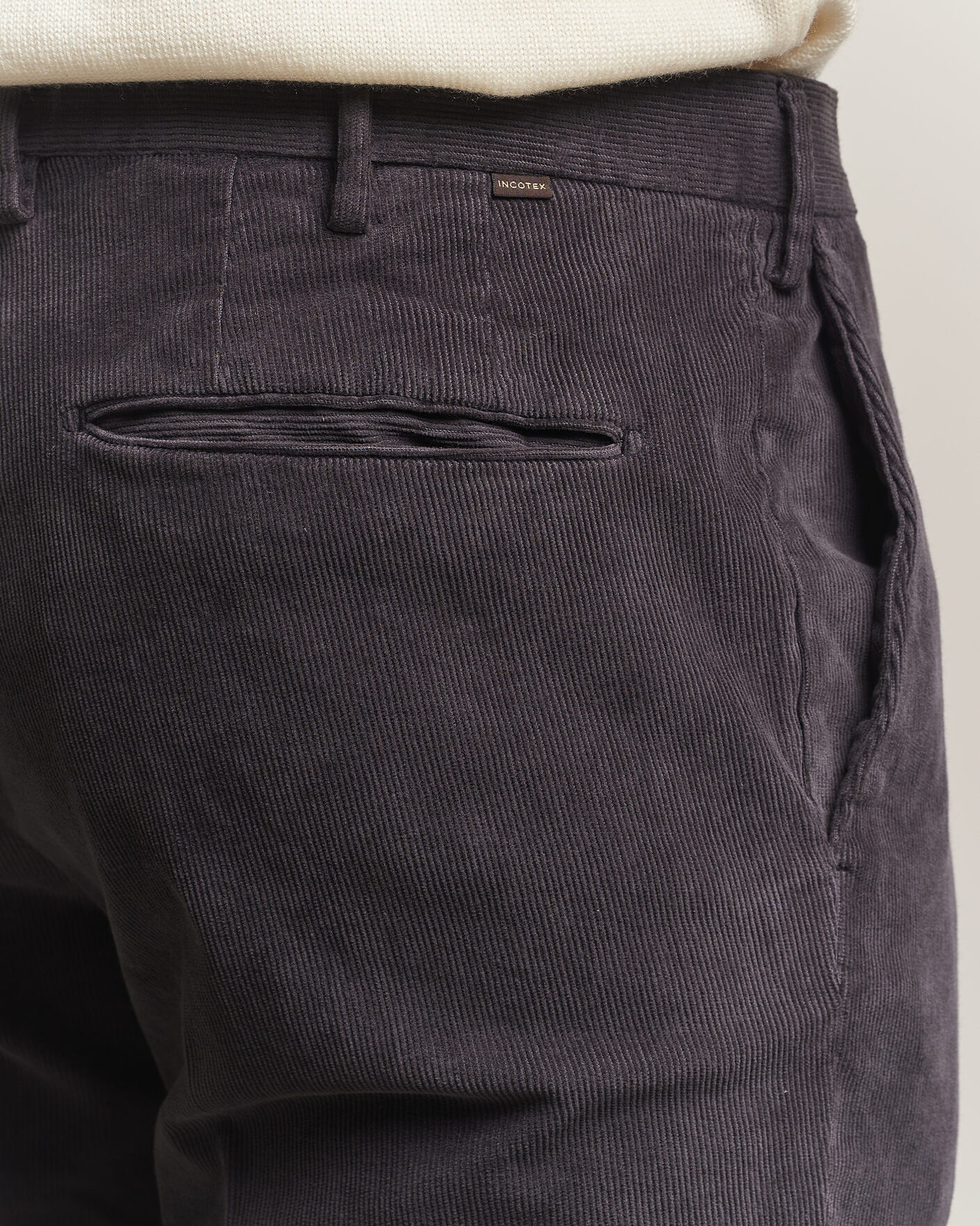 Hombres | Pantalones | Incotex | Slim Fit Baby Corduroy Trousers Dark Grey