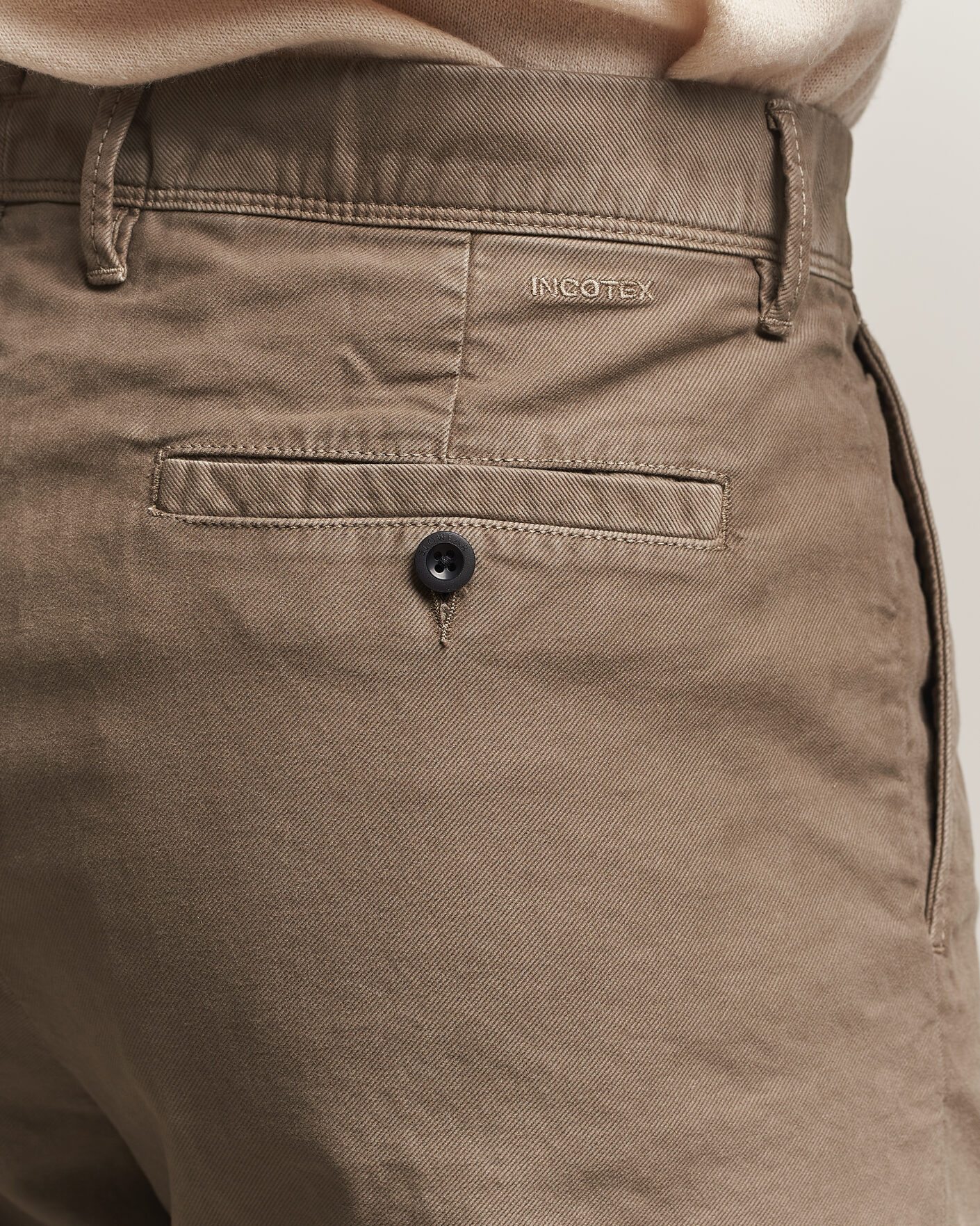 Hombres | Pantalones | Incotex | Regular Fit Garment Dyed Slacks Taupe