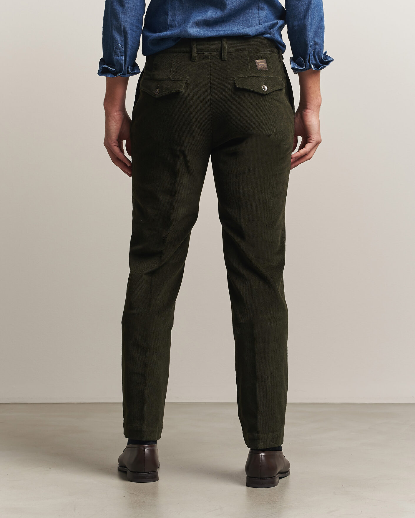 Hombres | Pantalones | Incotex | Regular Fit Washed Corduroy Slacks Forest Green