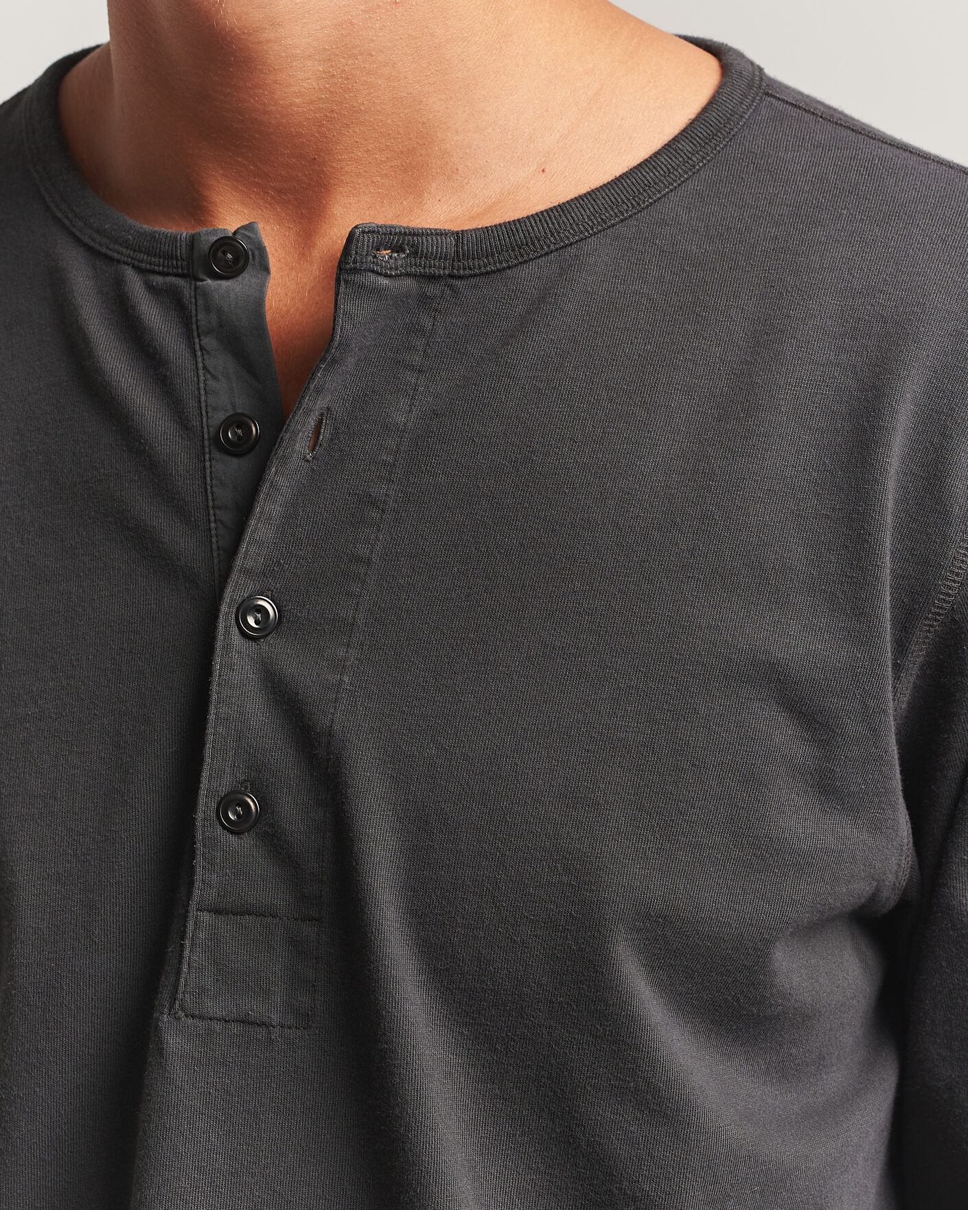 Hombres | Jerséis y prendas de punto | Nudie Jeans | Long Sleeved Henley Antracite