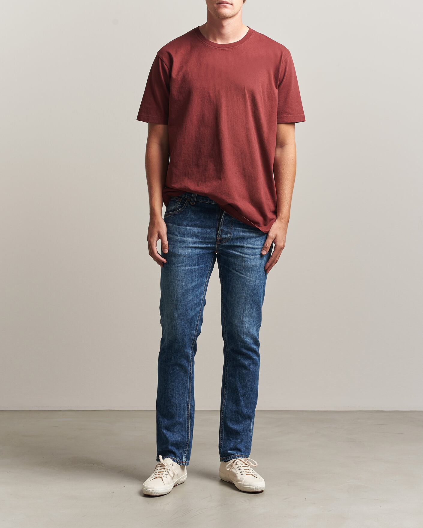 Hombres | Camisetas | Nudie Jeans | Uno Everyday Crew Neck T-Shirt Burgundy