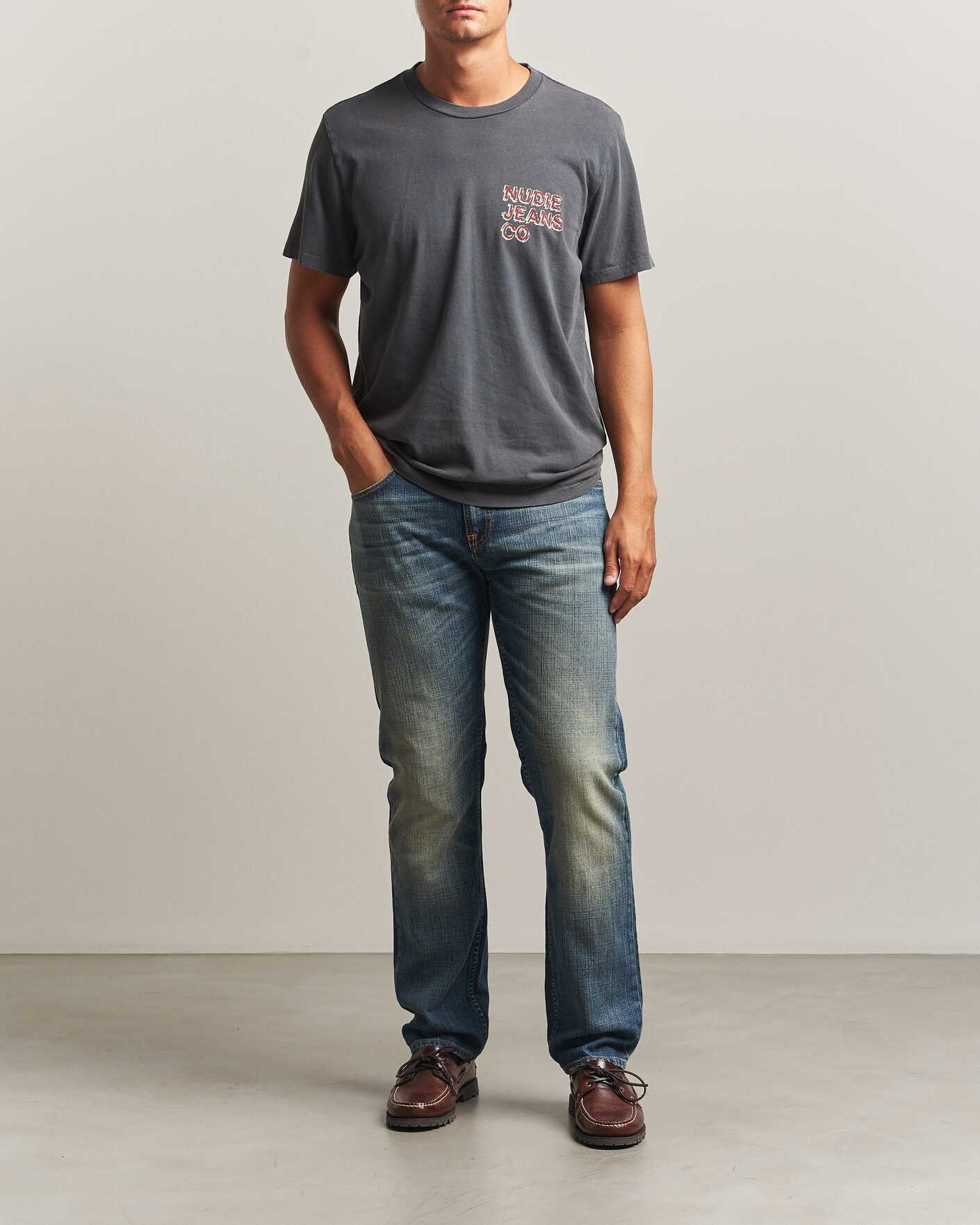 Hombres | Camisetas | Nudie Jeans | Roy Life Tracks T-Shirt Antracite