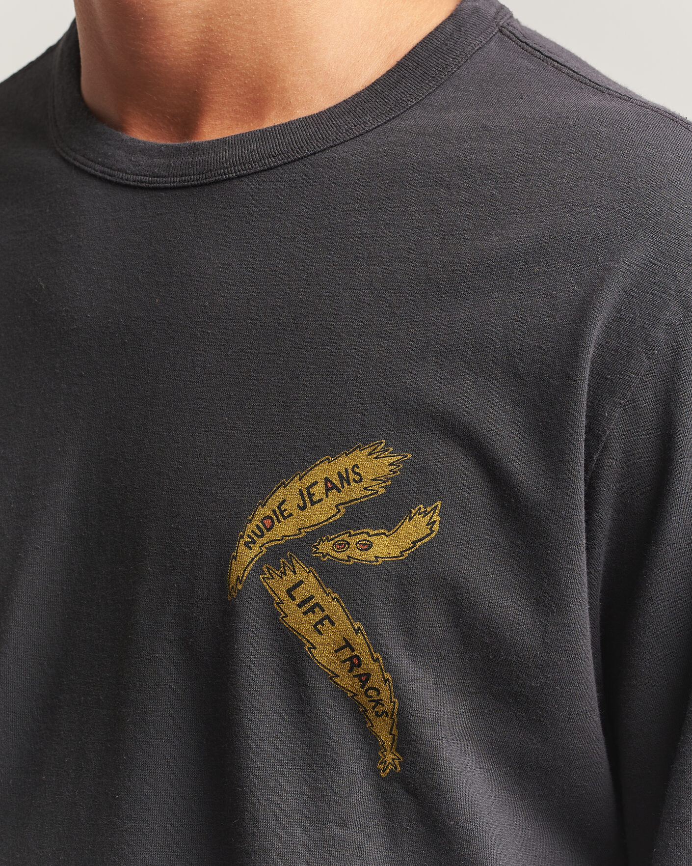 Hombres | Camisetas | Nudie Jeans | Rudi Life Tracks II Long Sleeved T-Shirt Antracite