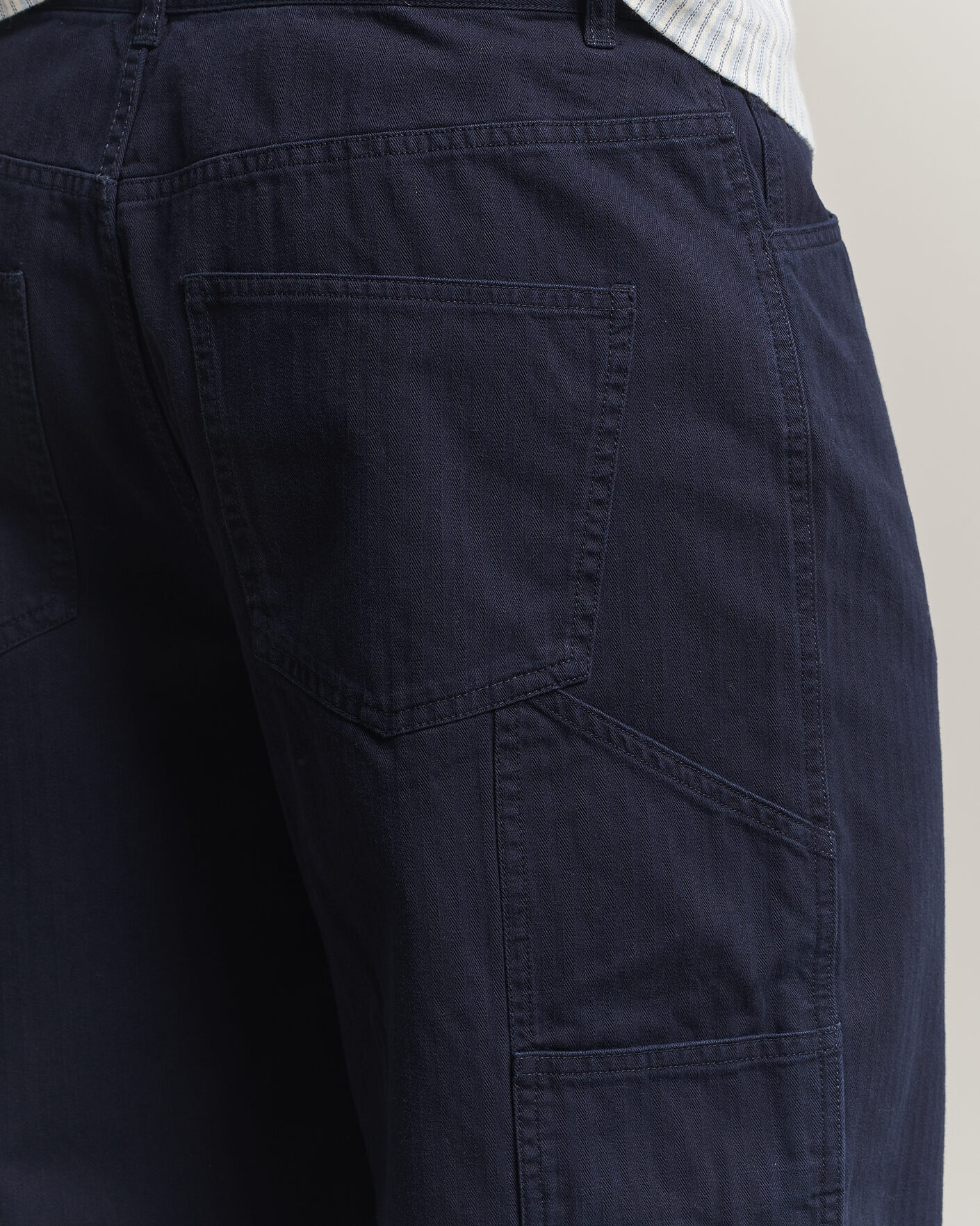 Hombres | Pantalones | LES DEUX | Roi Carpenter Herringbone Pants Dark Navy